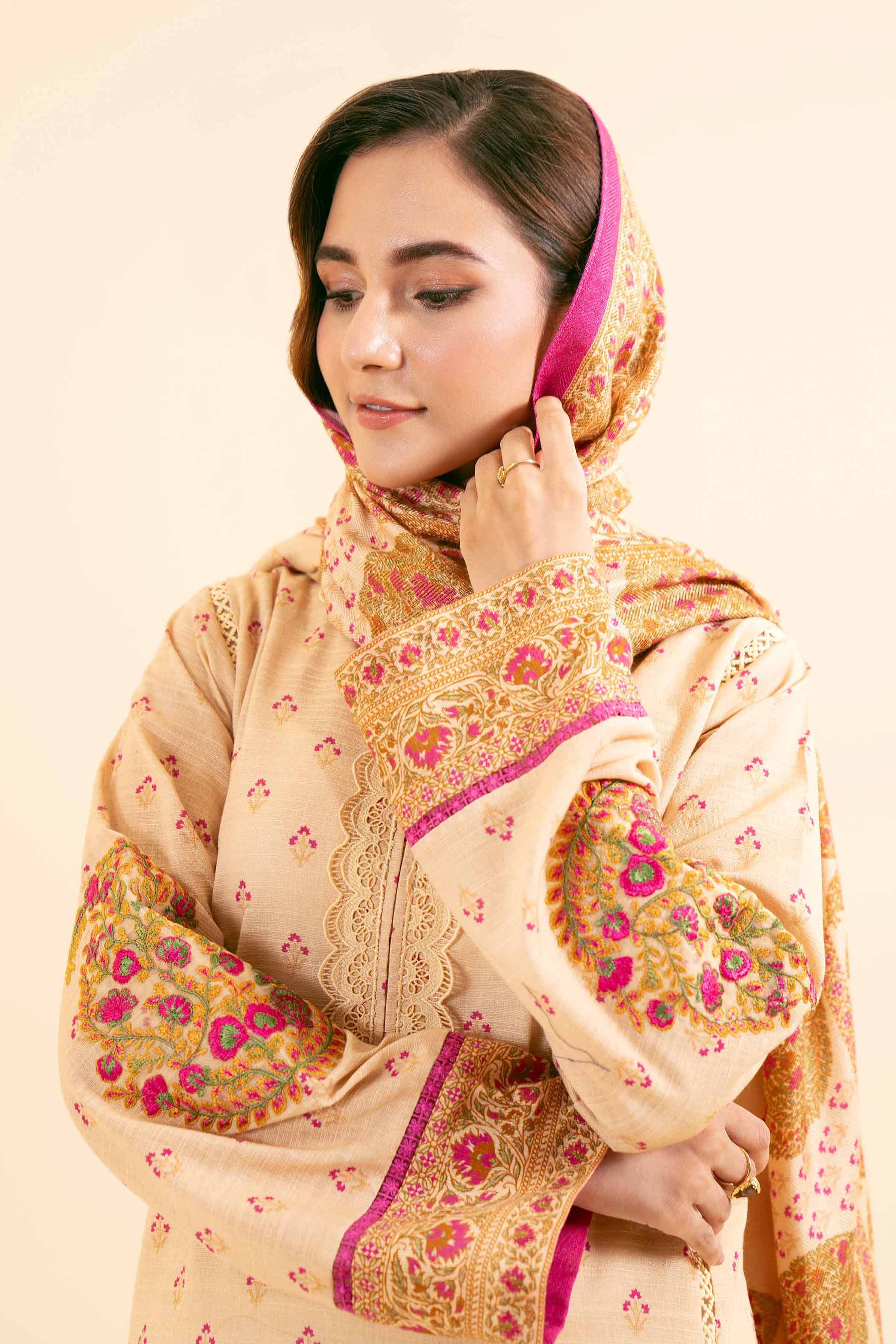 2 Piece - Printed Embroidered Suit - 42404407