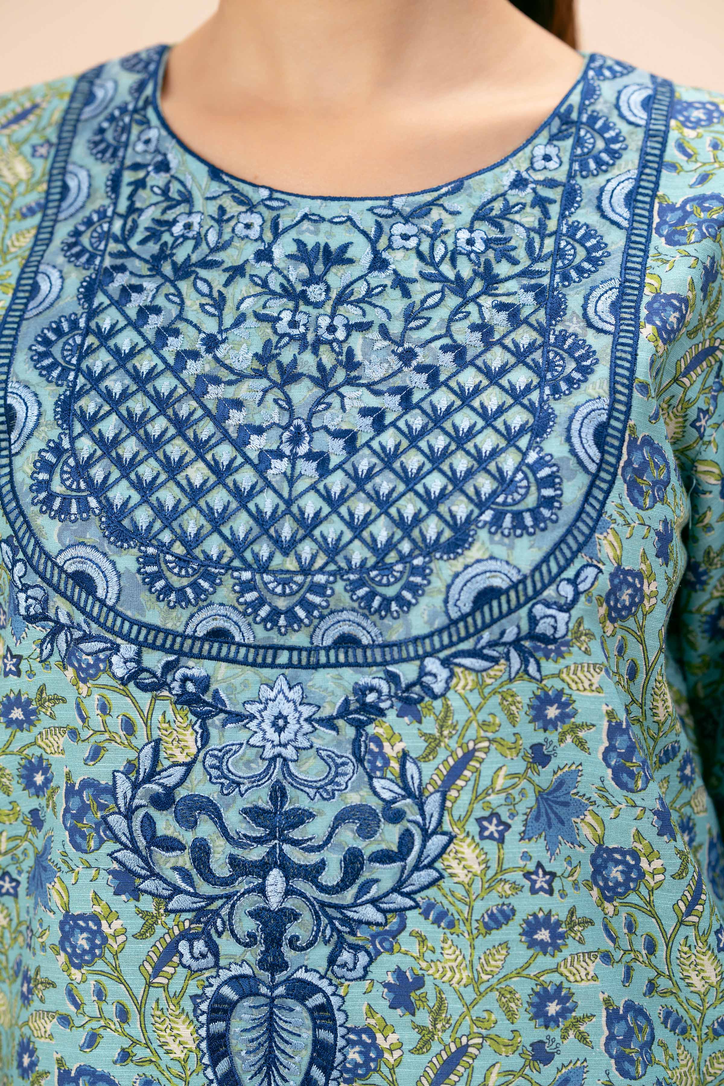 2 Piece - Printed Embroidered Suit - 42404453