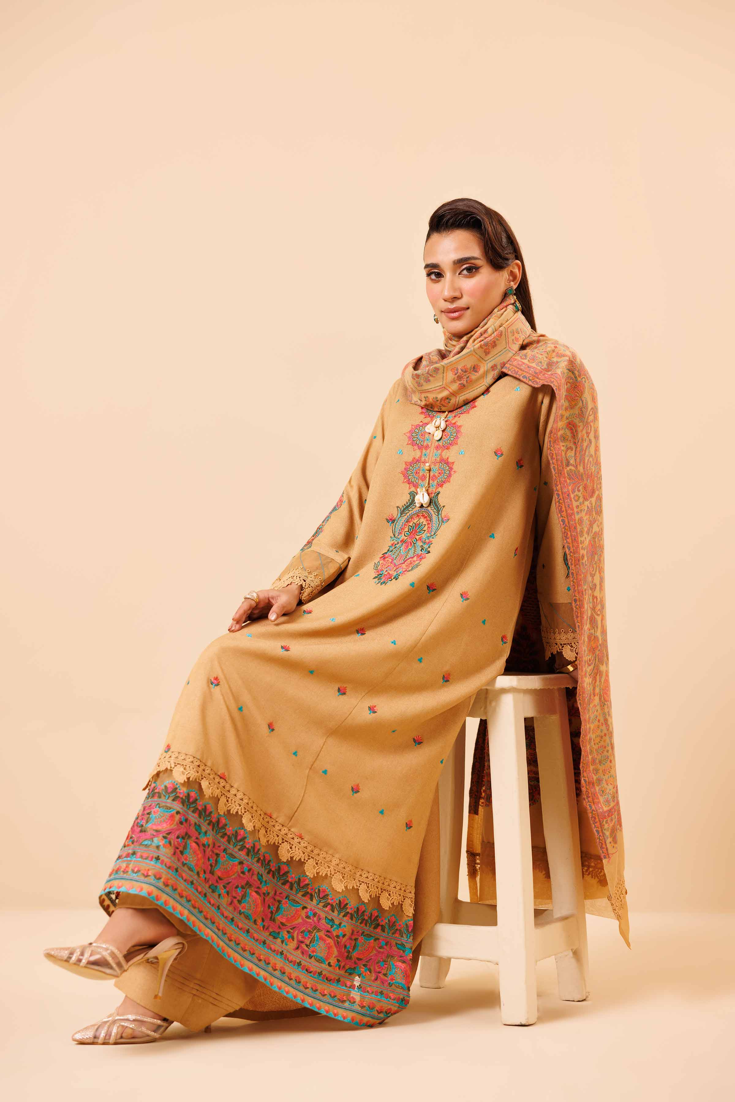 3 Piece - Embroidered Suit - 42404508