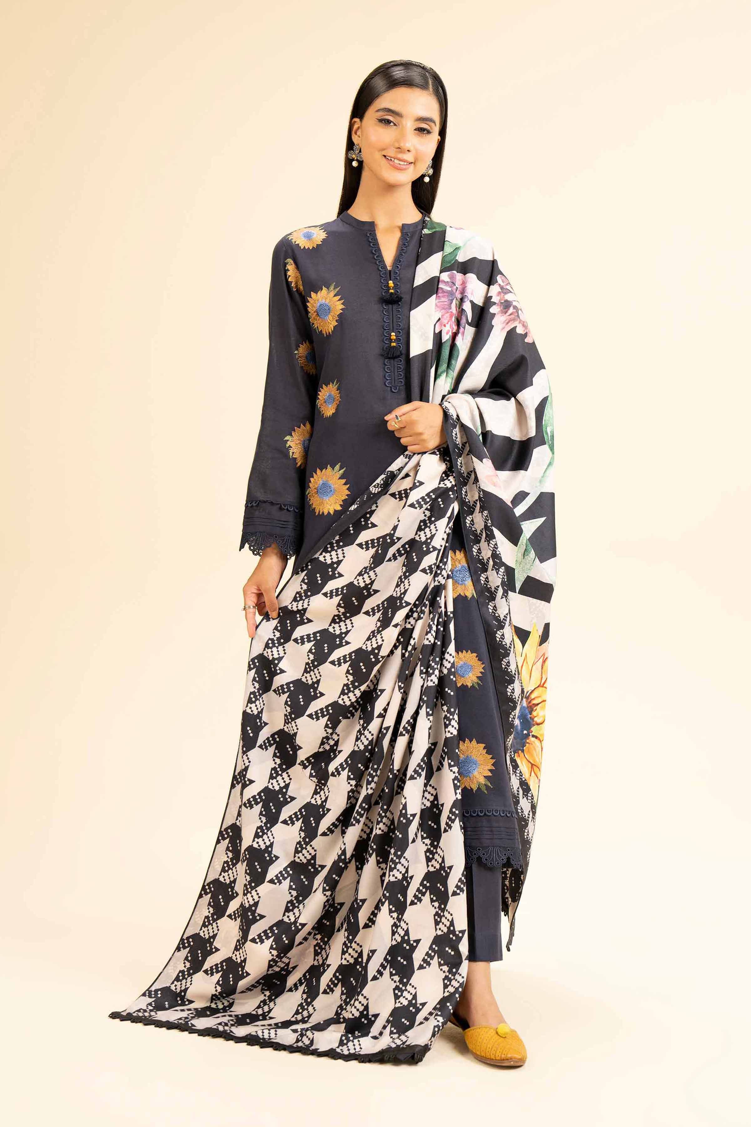 3 Piece - Embroidered Suit - 42404554