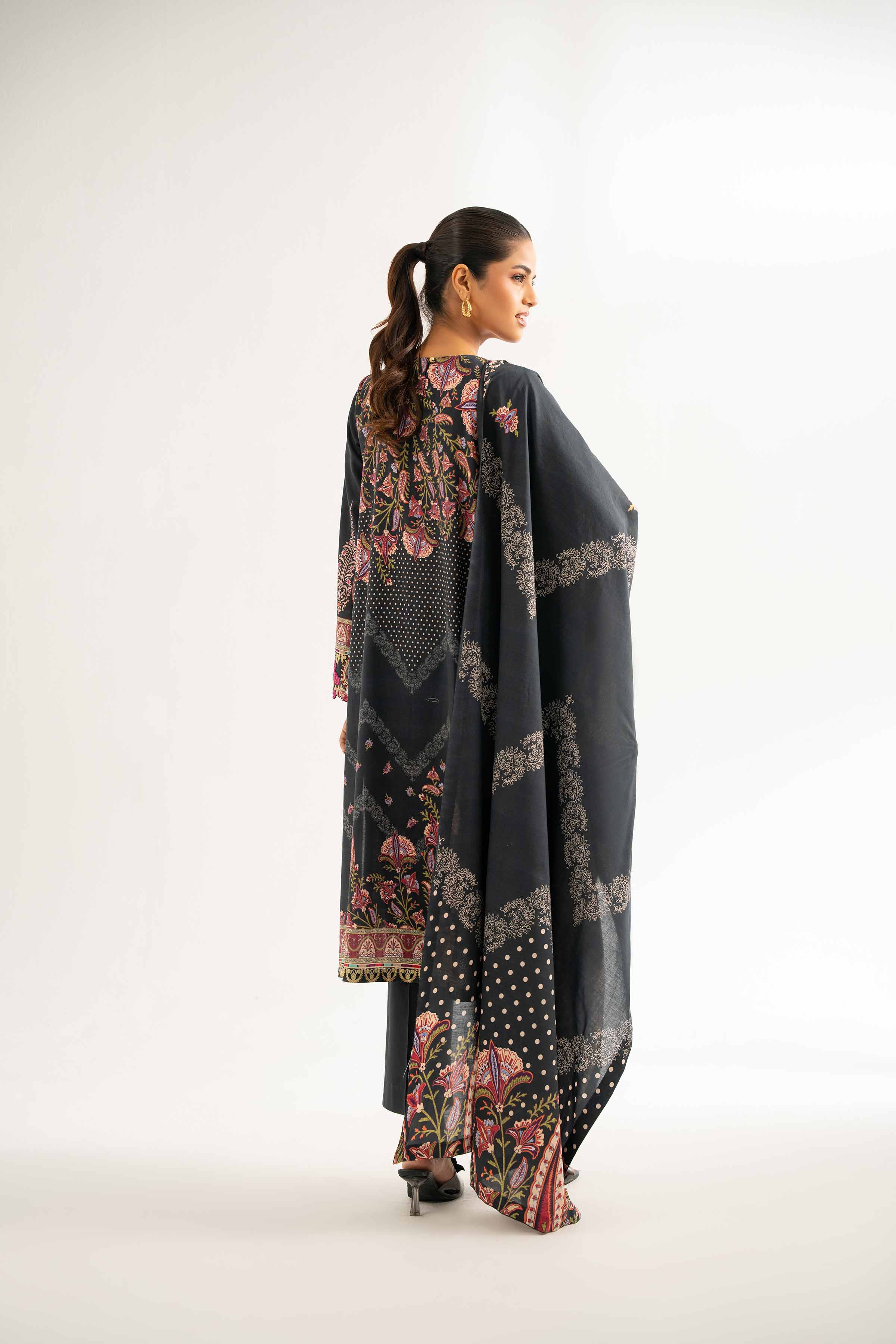 NISHATUAE - Black Embroidered Lawn 3-piece Unstitched Suit