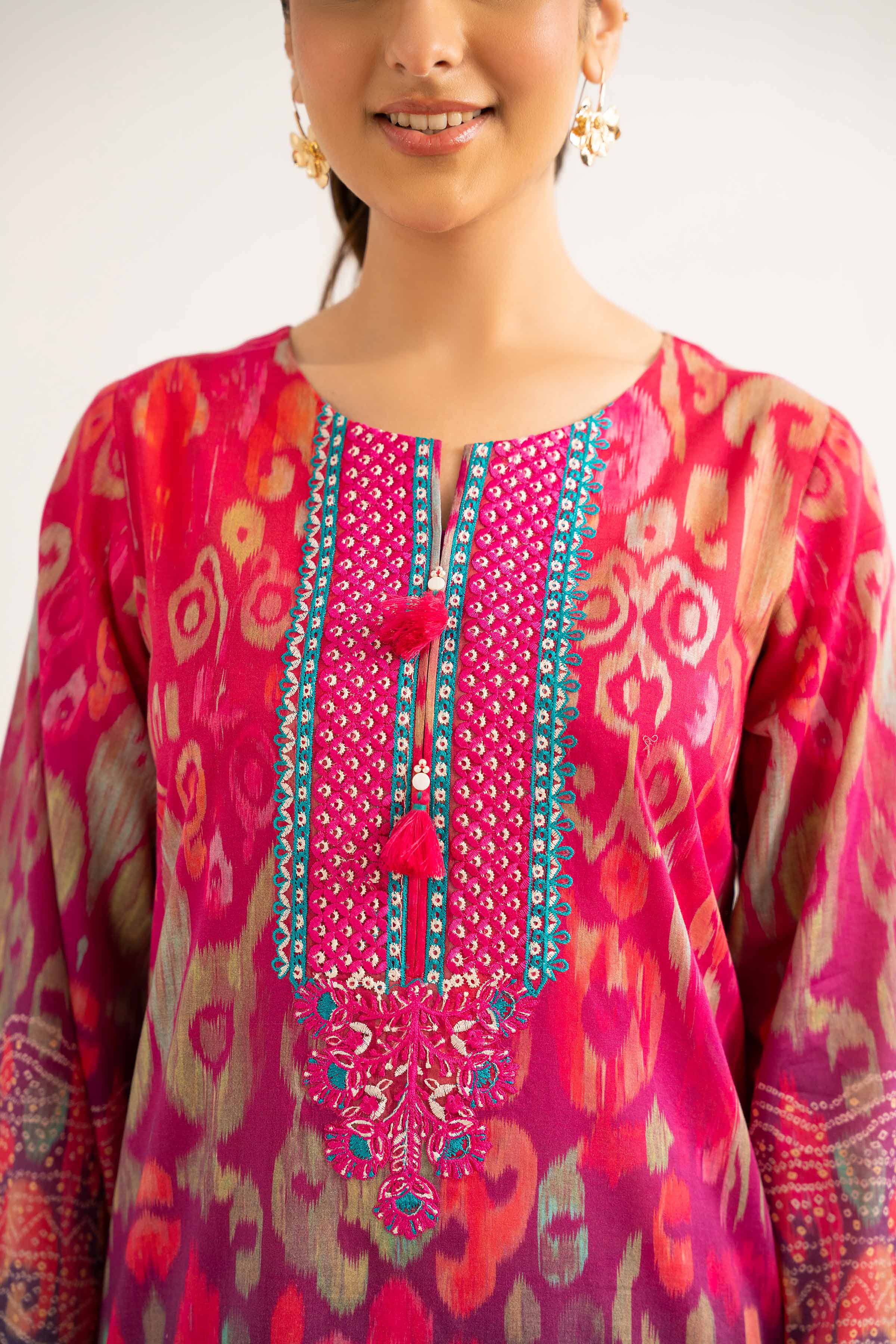 NISHATUAE - Fuchsia Embroidered Lawn 3-piece Unstitched Suit