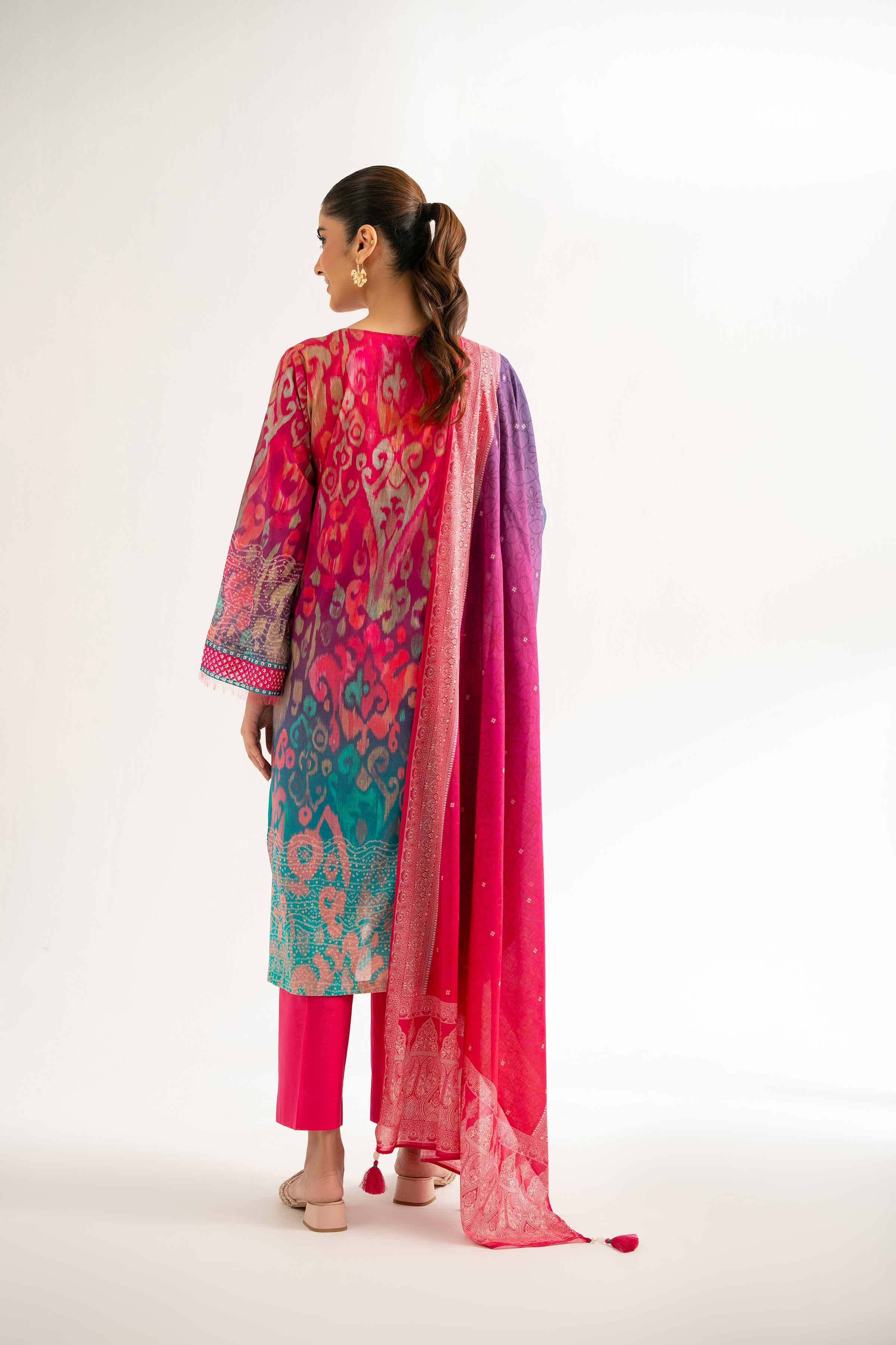 NISHATUAE - Fuchsia Embroidered Lawn 3-piece Unstitched Suit