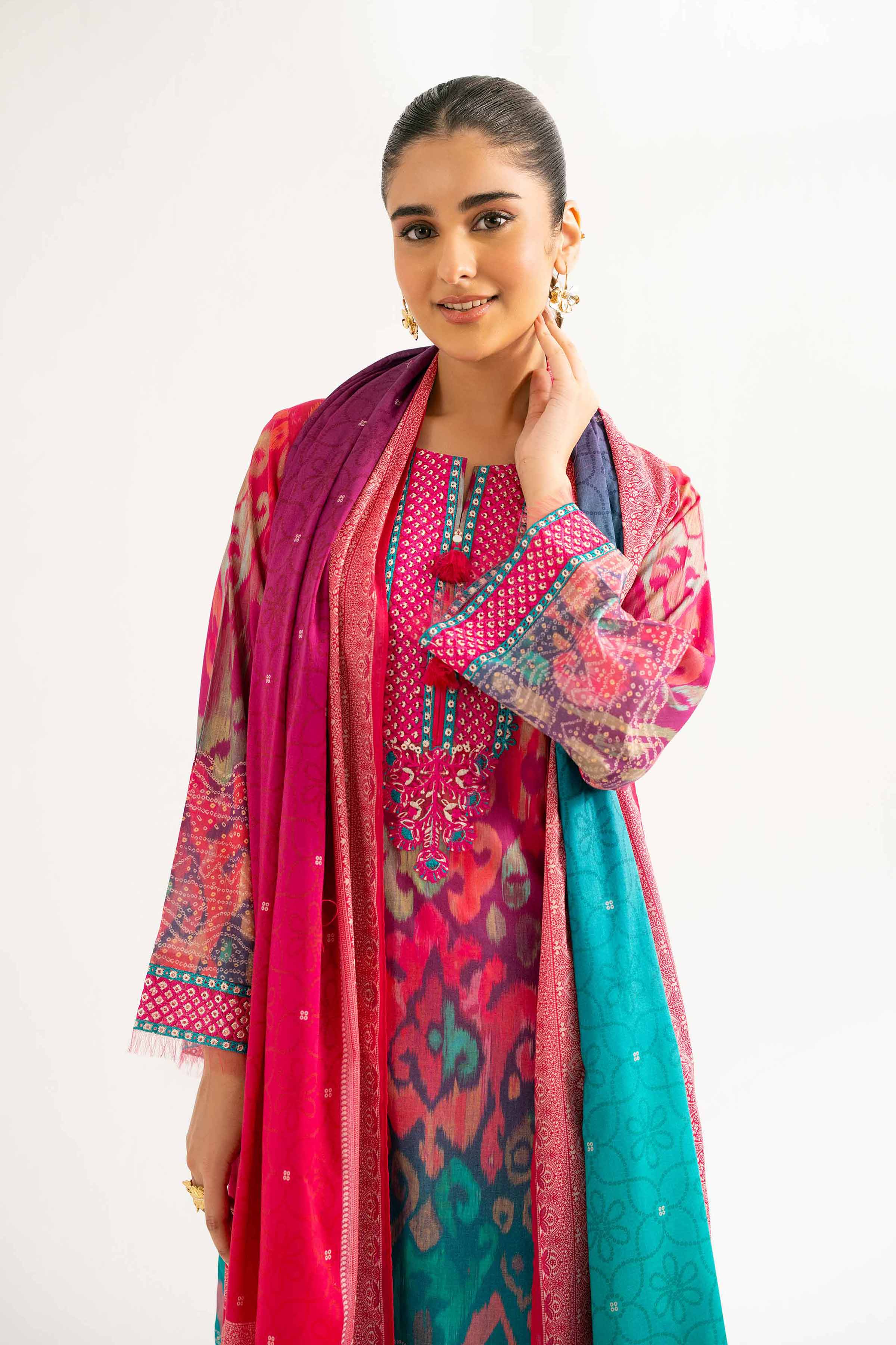 NISHATUAE - Fuchsia Embroidered Lawn 3-piece Unstitched Suit