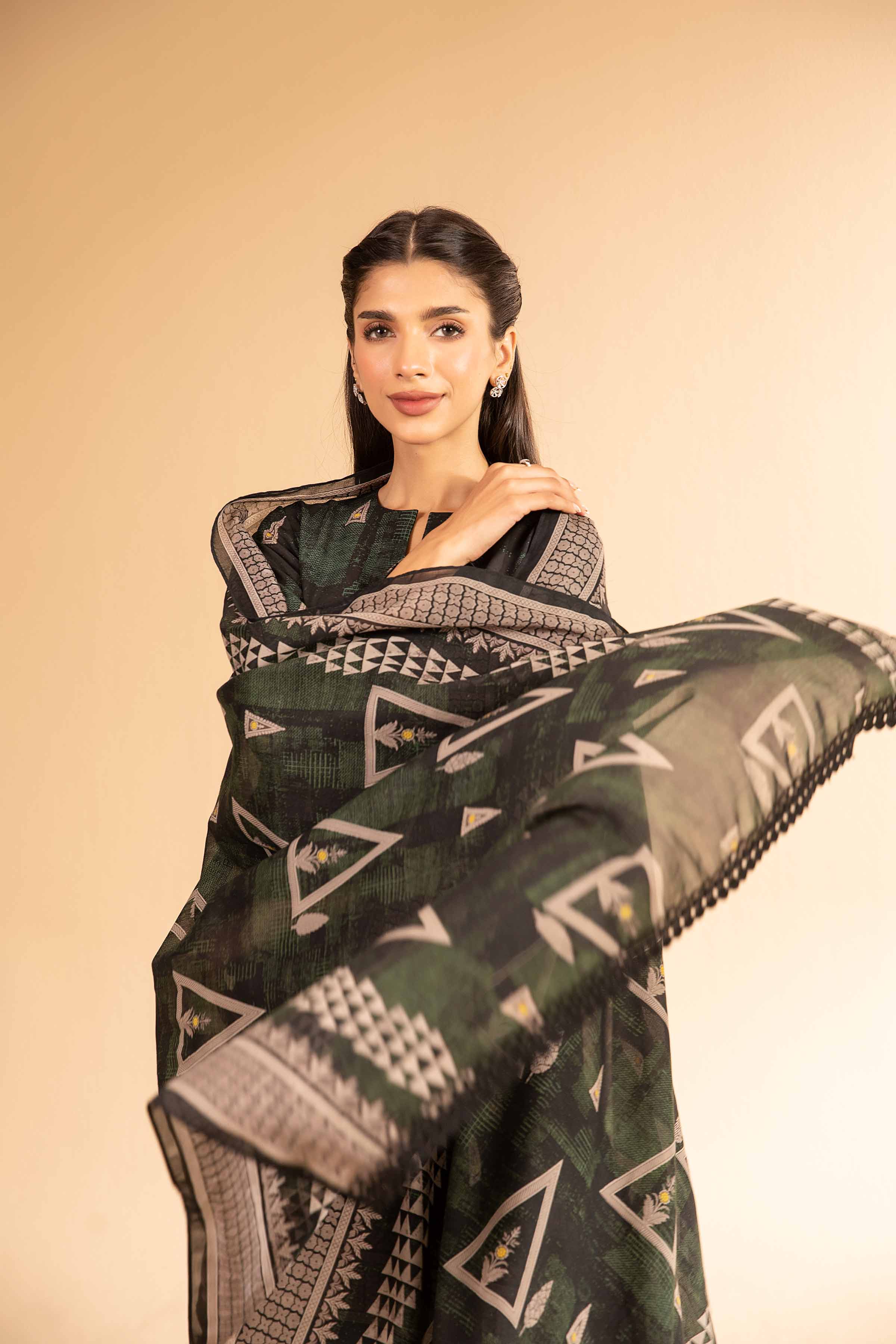 NISHATUAE - Black Printed Lawn 3-piece Unstitched Suit