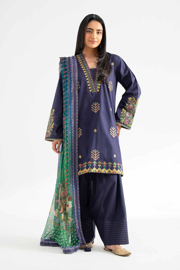 Pakistani suits in UAE