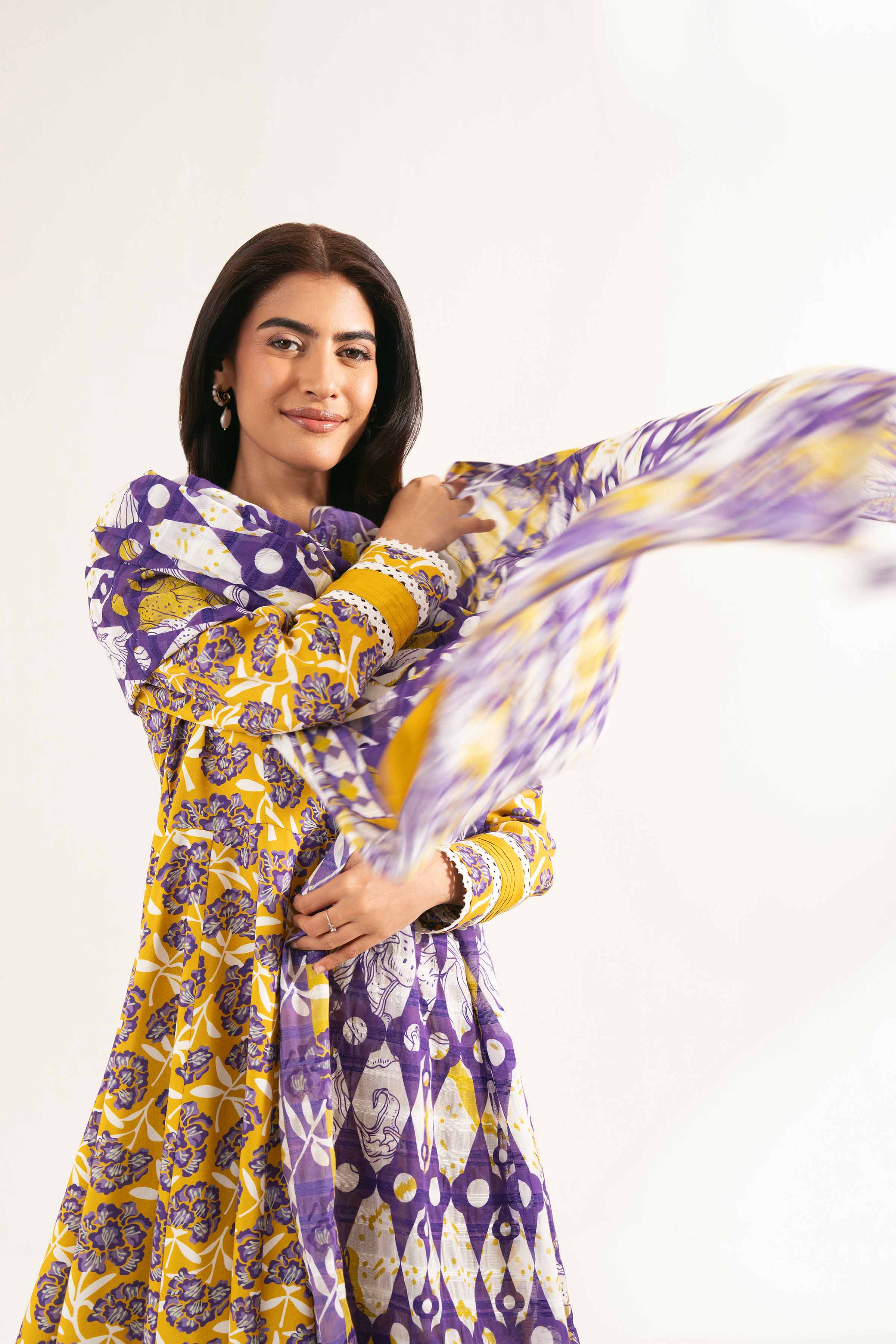 NISHATUAE - Gold Printed Lawn 3-piece Unstitched Suit