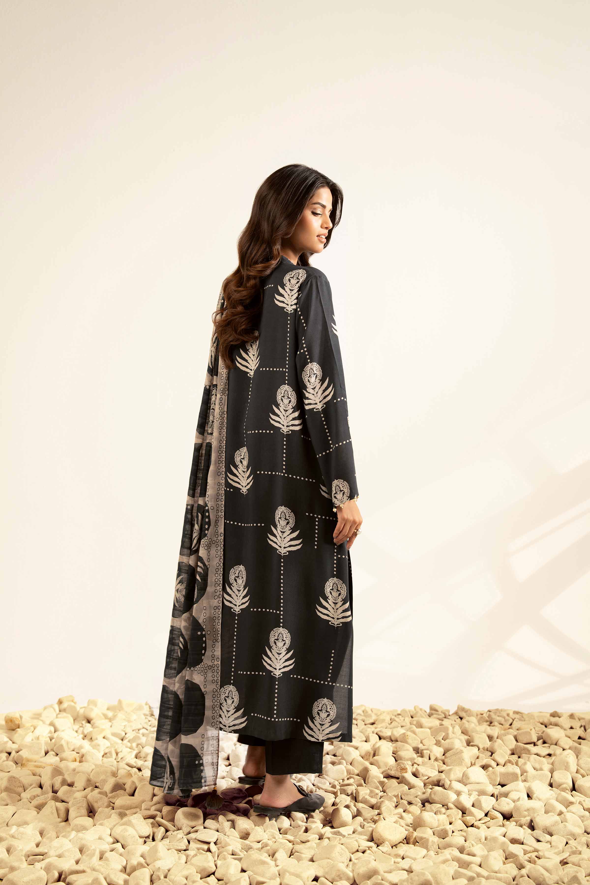 NISHATUAE - Black Printed Lawn 3-piece Unstitched Suit
