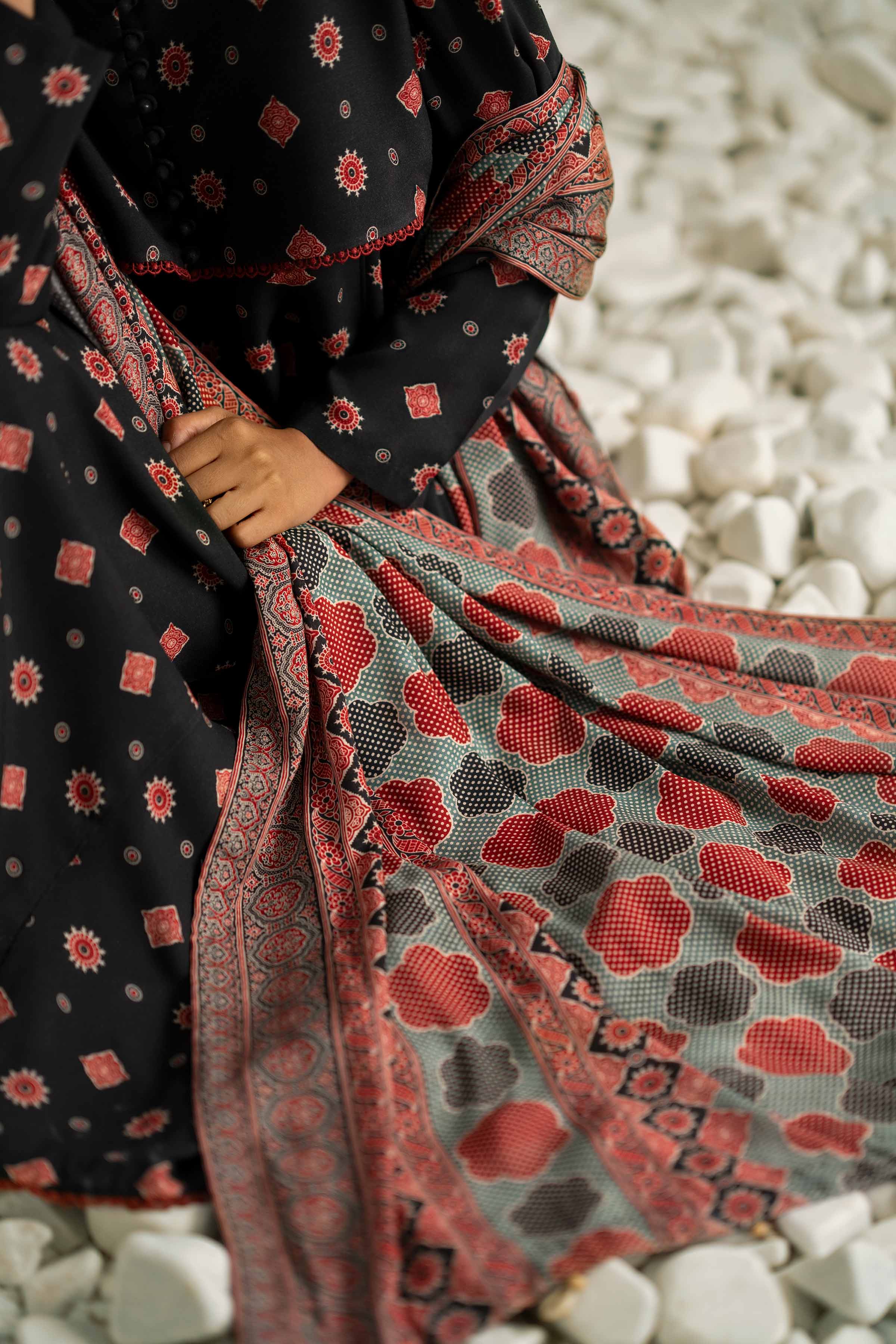 NISHATUAE - Black Printed Linen 3-piece Unstitched Suit