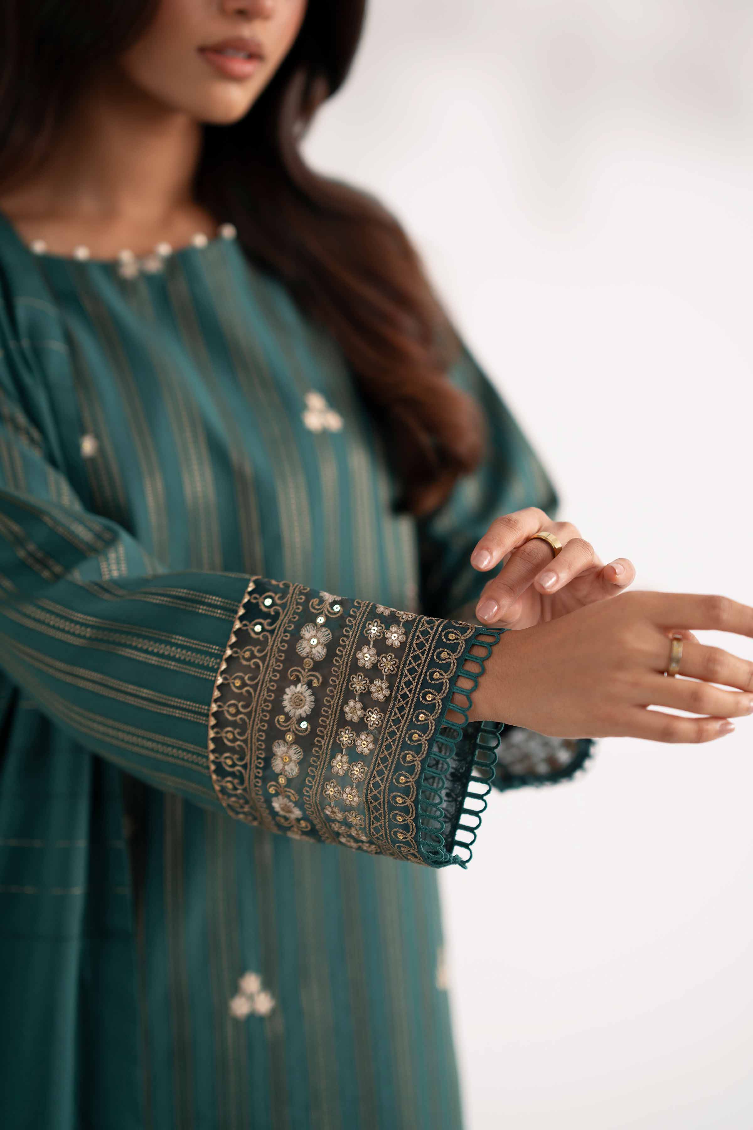 NISHATUAE - Green Embroidered Lawn 3-piece Unstitched Suit