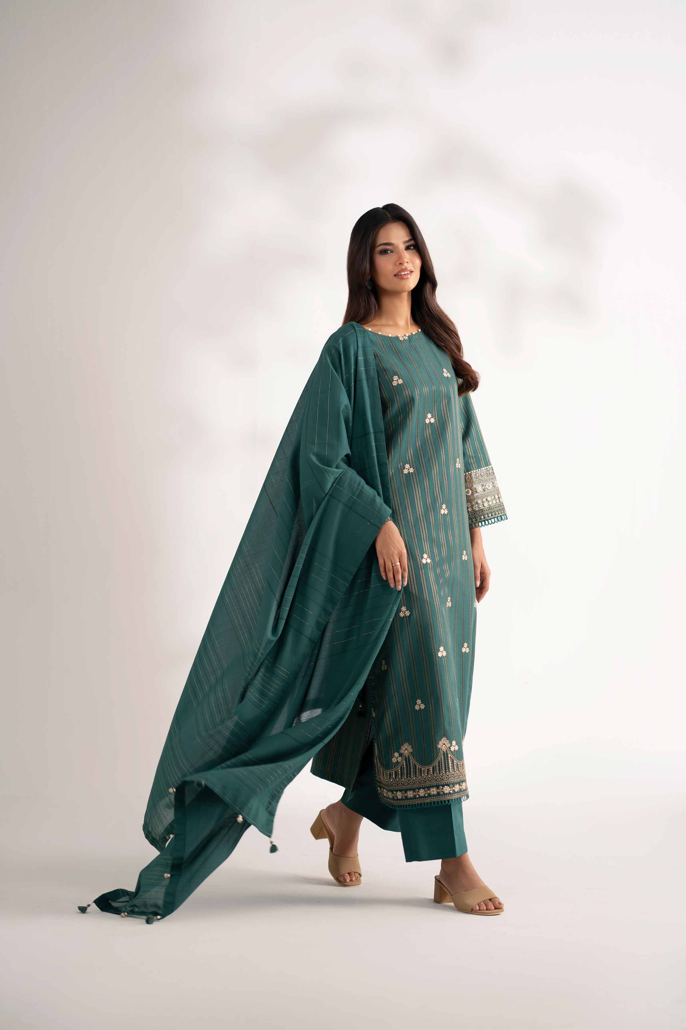 NISHATUAE - Green Embroidered Lawn 3-piece Unstitched Suit
