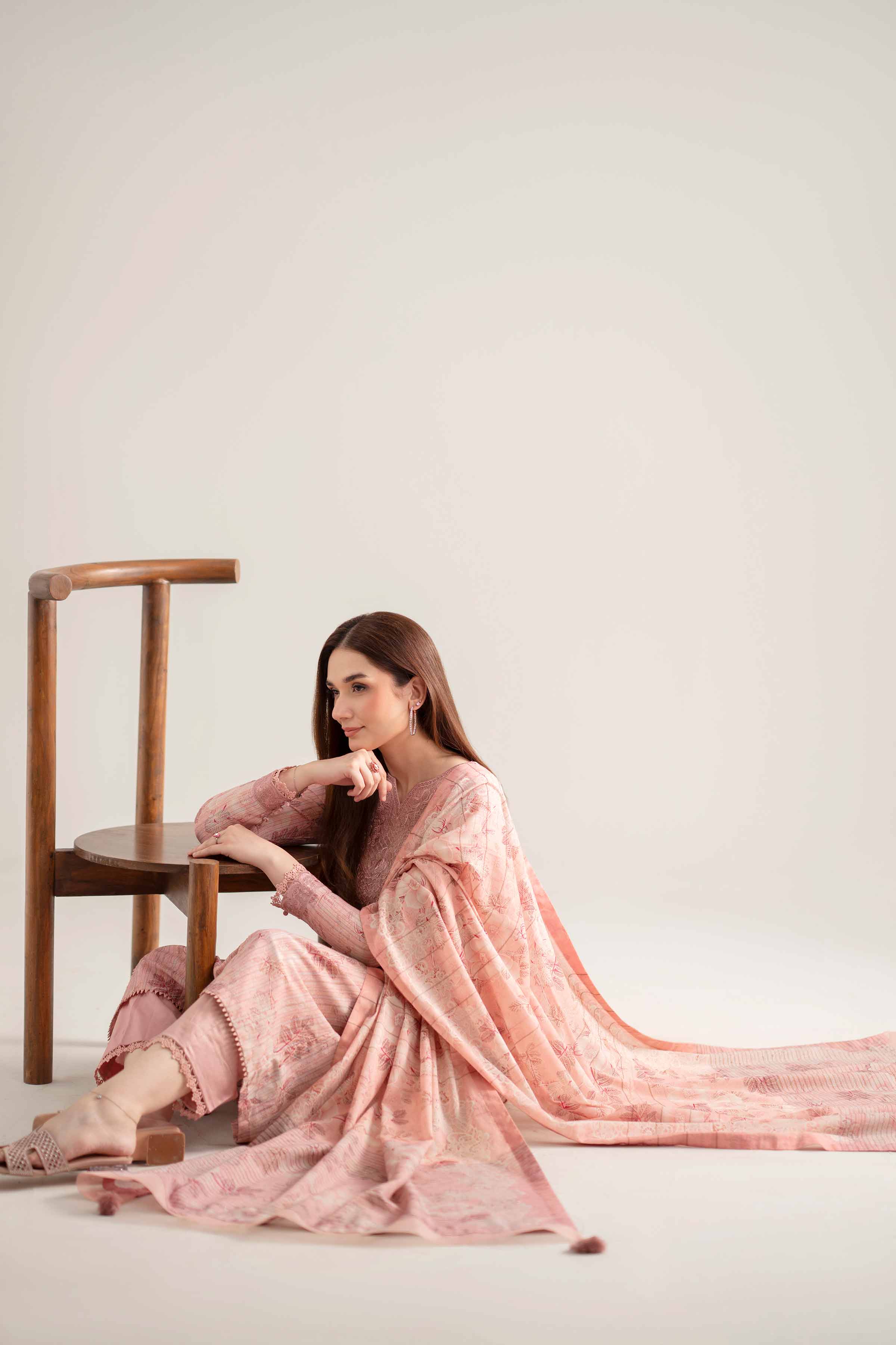 NISHATUAE - Pink Embroidered Lawn 3-piece Unstitched Suit