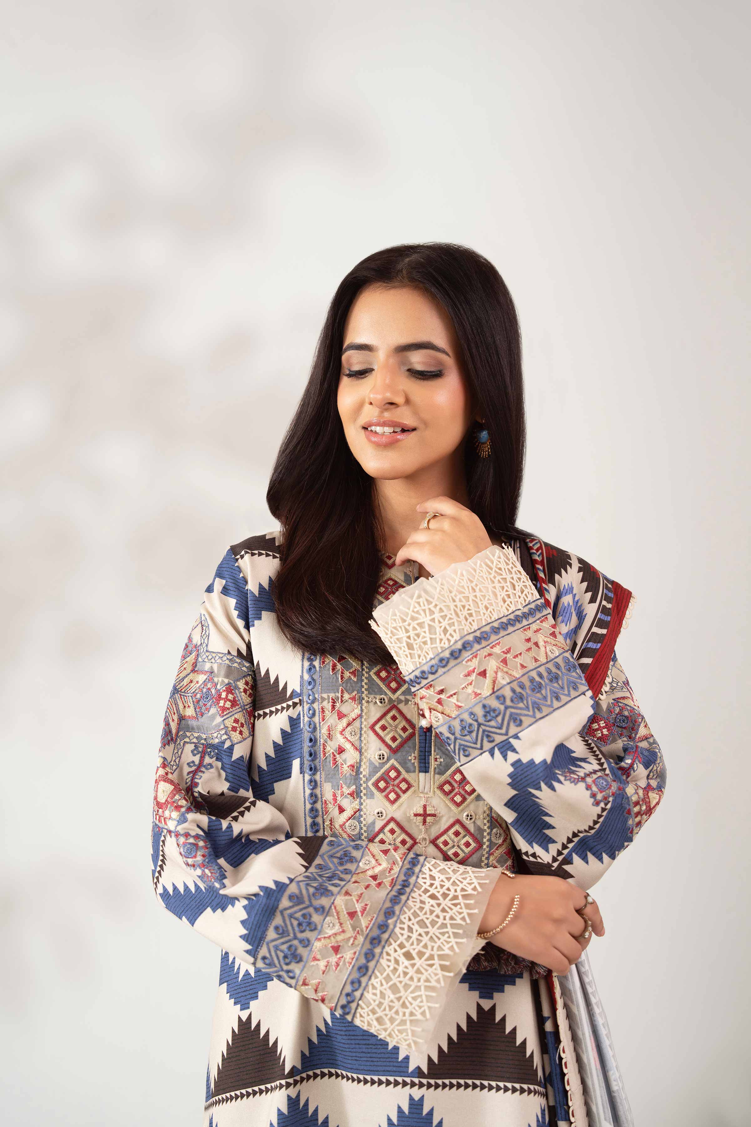 NISHATUAE - Beige Embroidered Linen 3-piece Unstitched Suit