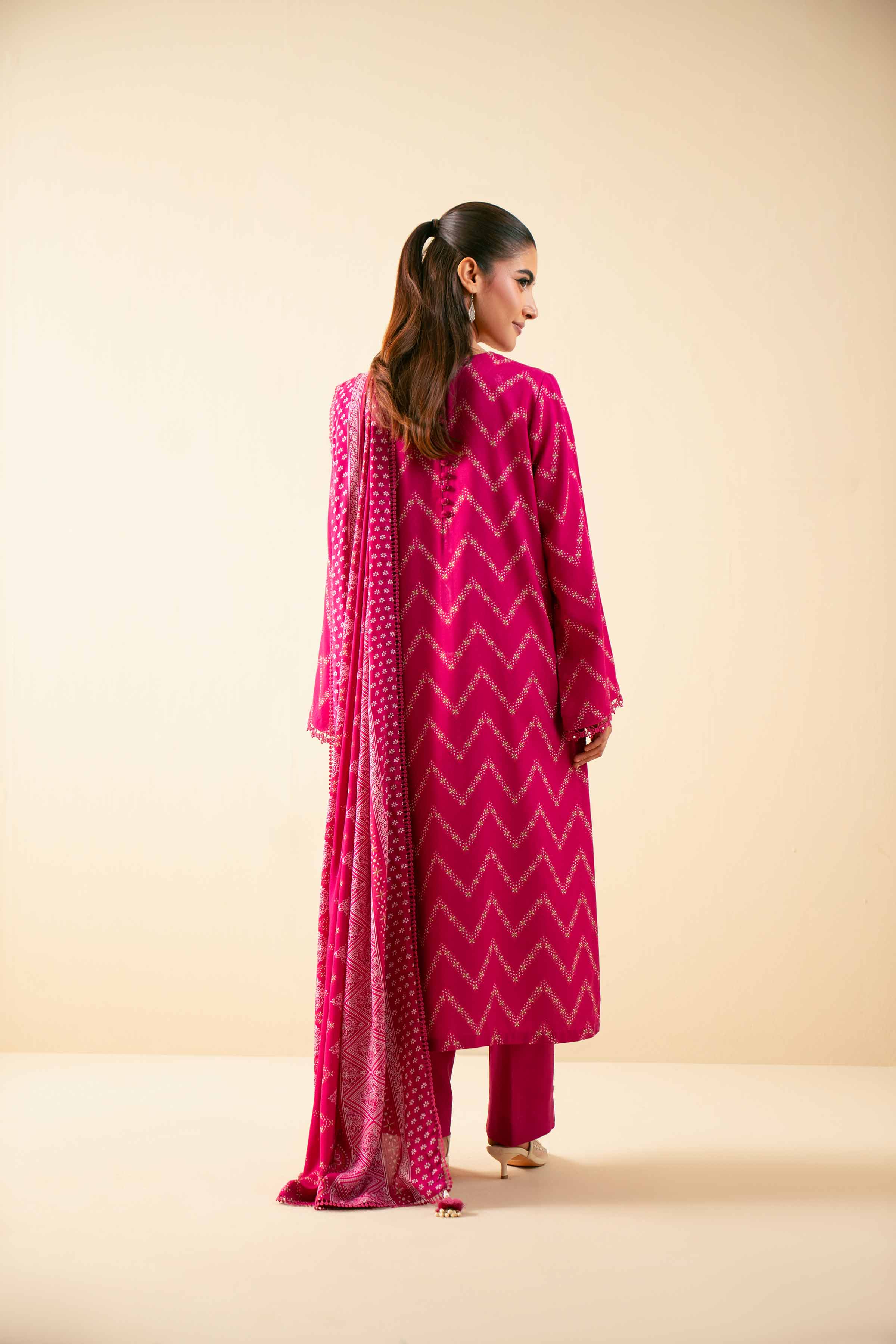 NISHATUAE - Fuchsia Embroidered Linen 3-piece Unstitched Suit