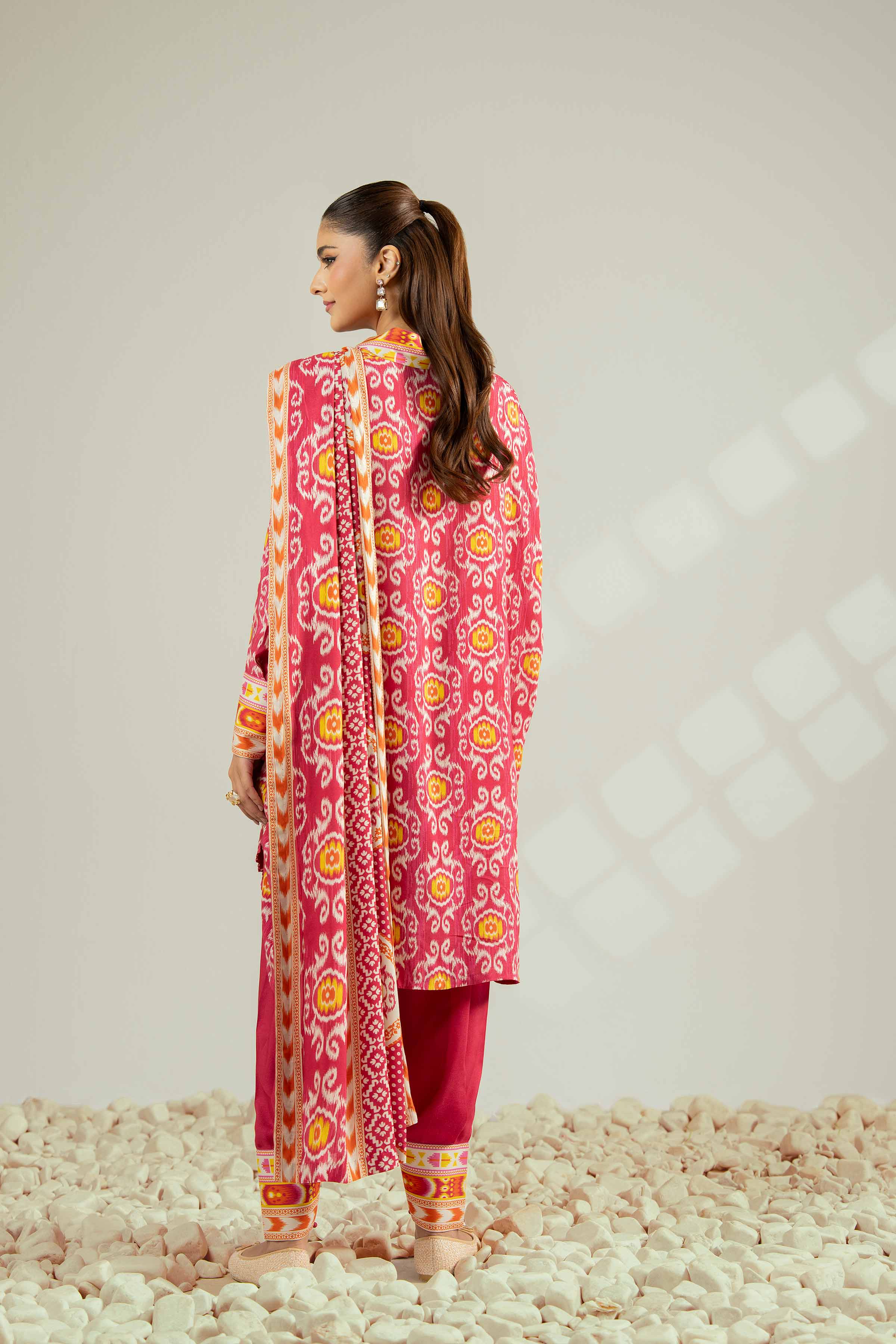 NISHATUAE - Pink Printed Linen 3-piece Unstitched Suit