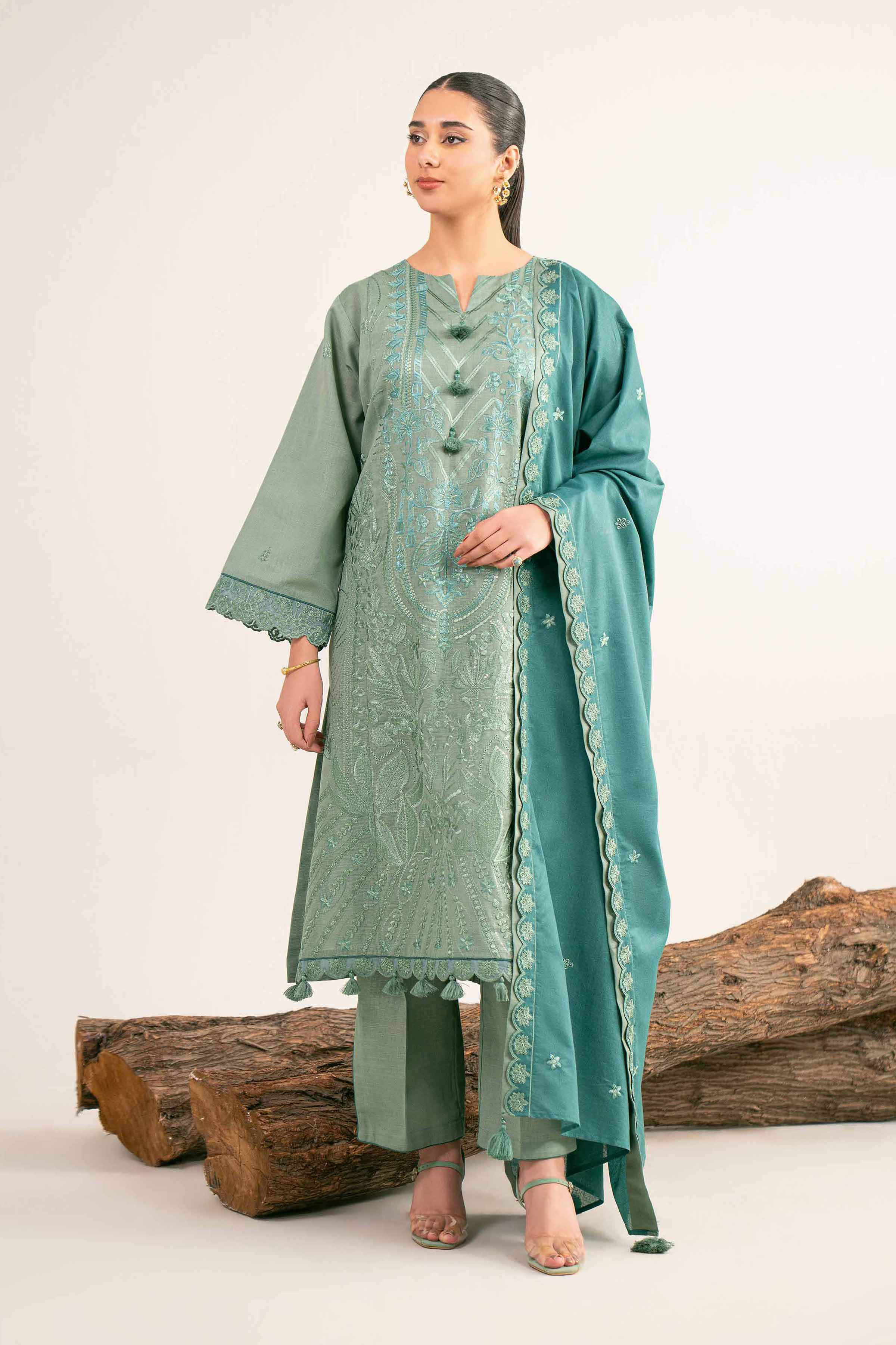 NishatUAE - Green Embroidered Khaddar 3-piece Unstitched Suit