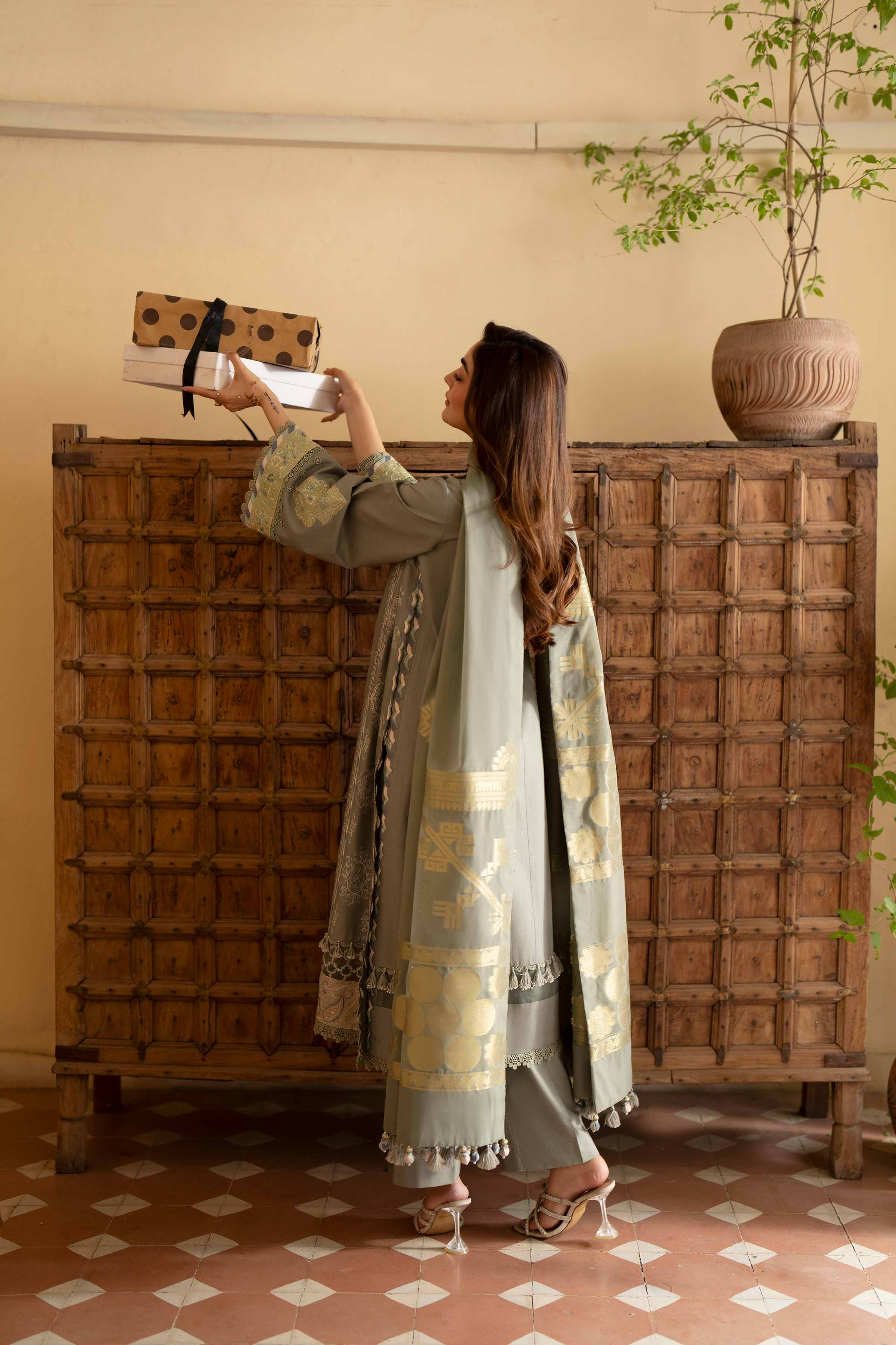 NISHAT UAE 3Pc Embroidered Unstitched Women Green Lawn Suit