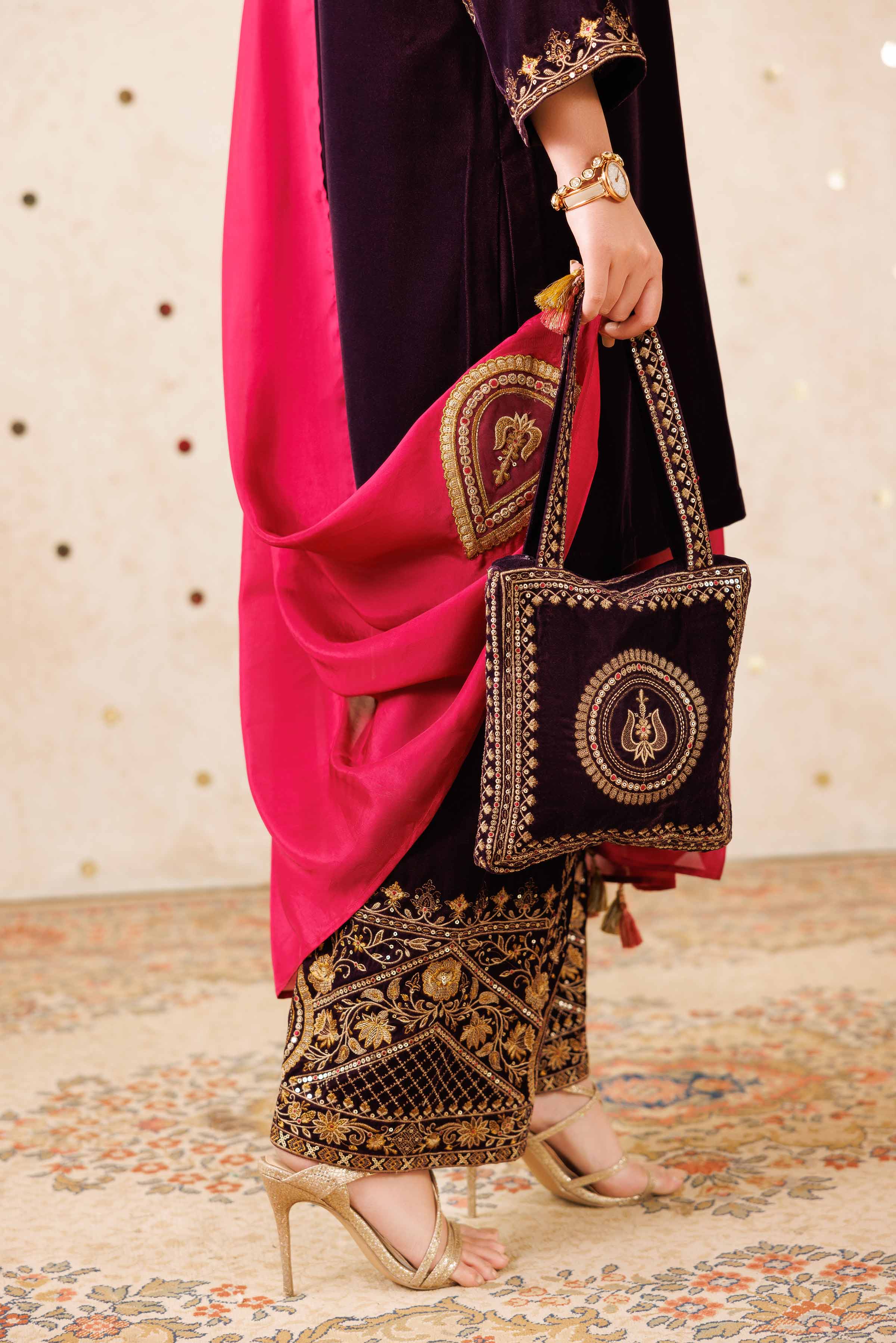 NISHATUAE - Purple Embroidered Velvet Pouch