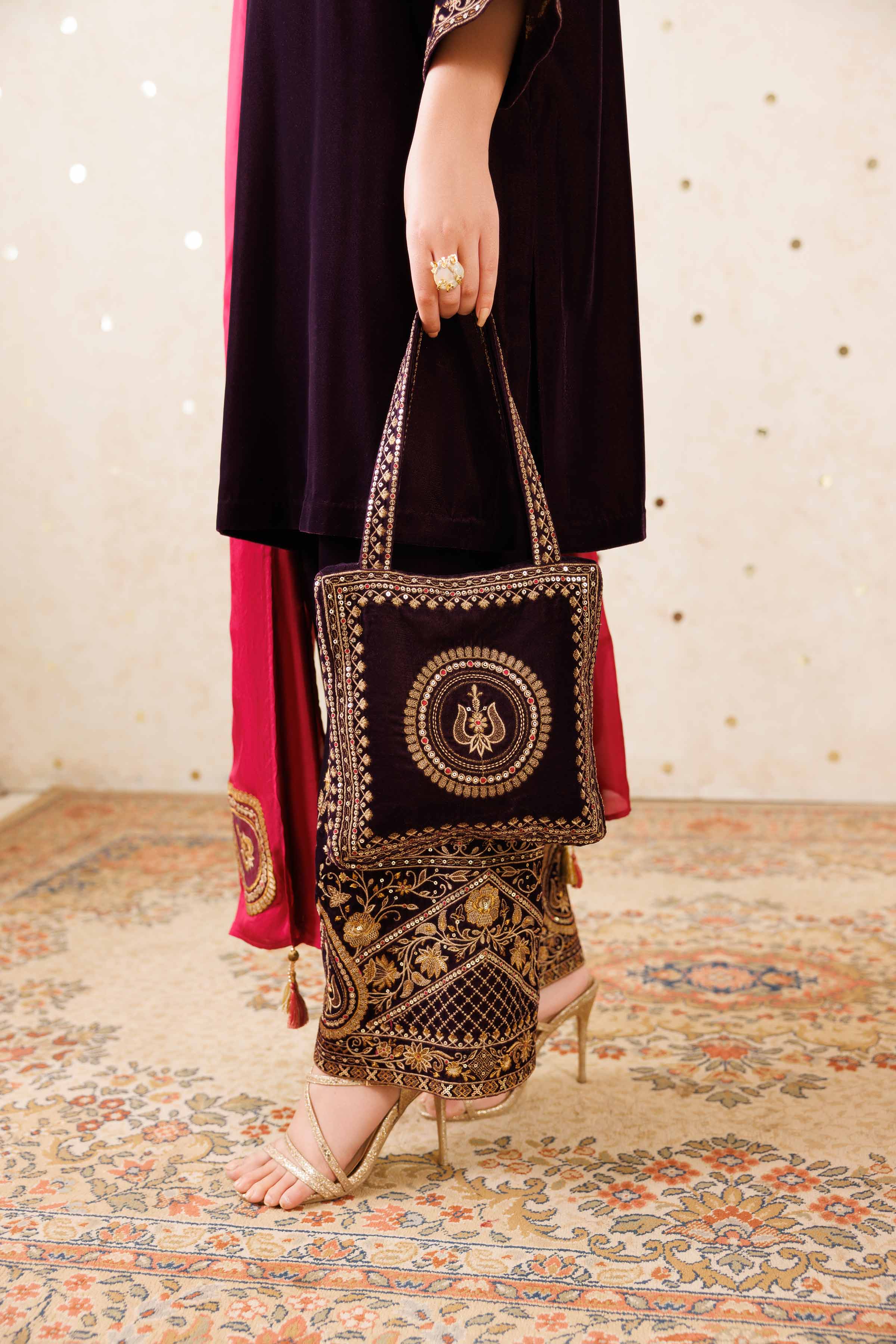 NISHATUAE - Purple Embroidered Velvet Pouch