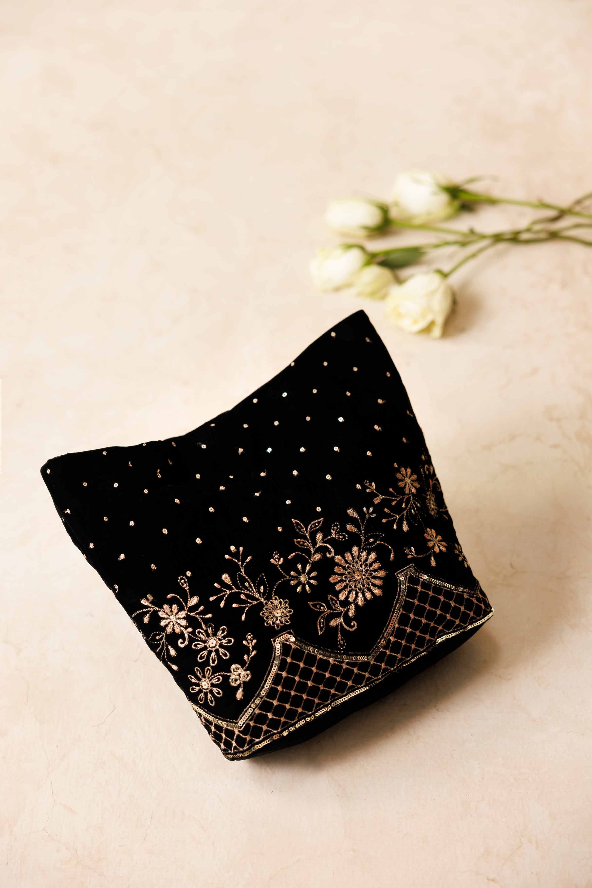 NISHATUAE - Black Embroidered Velvet Pouch