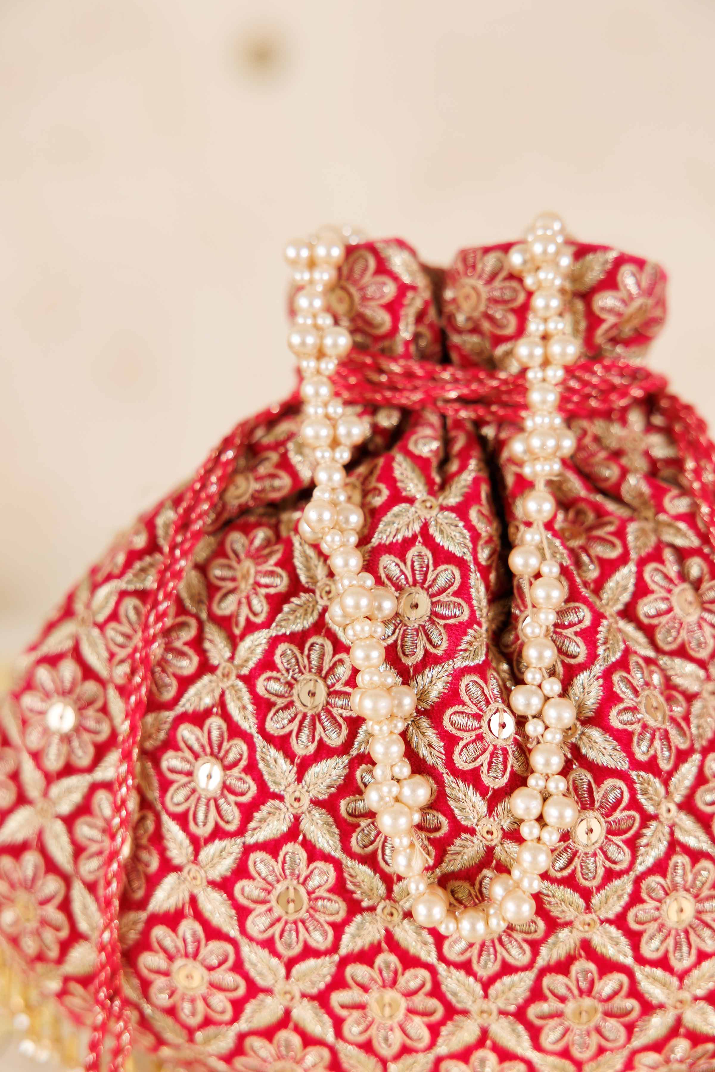 NISHATUAE - Pink Embroidered Velvet Pouch