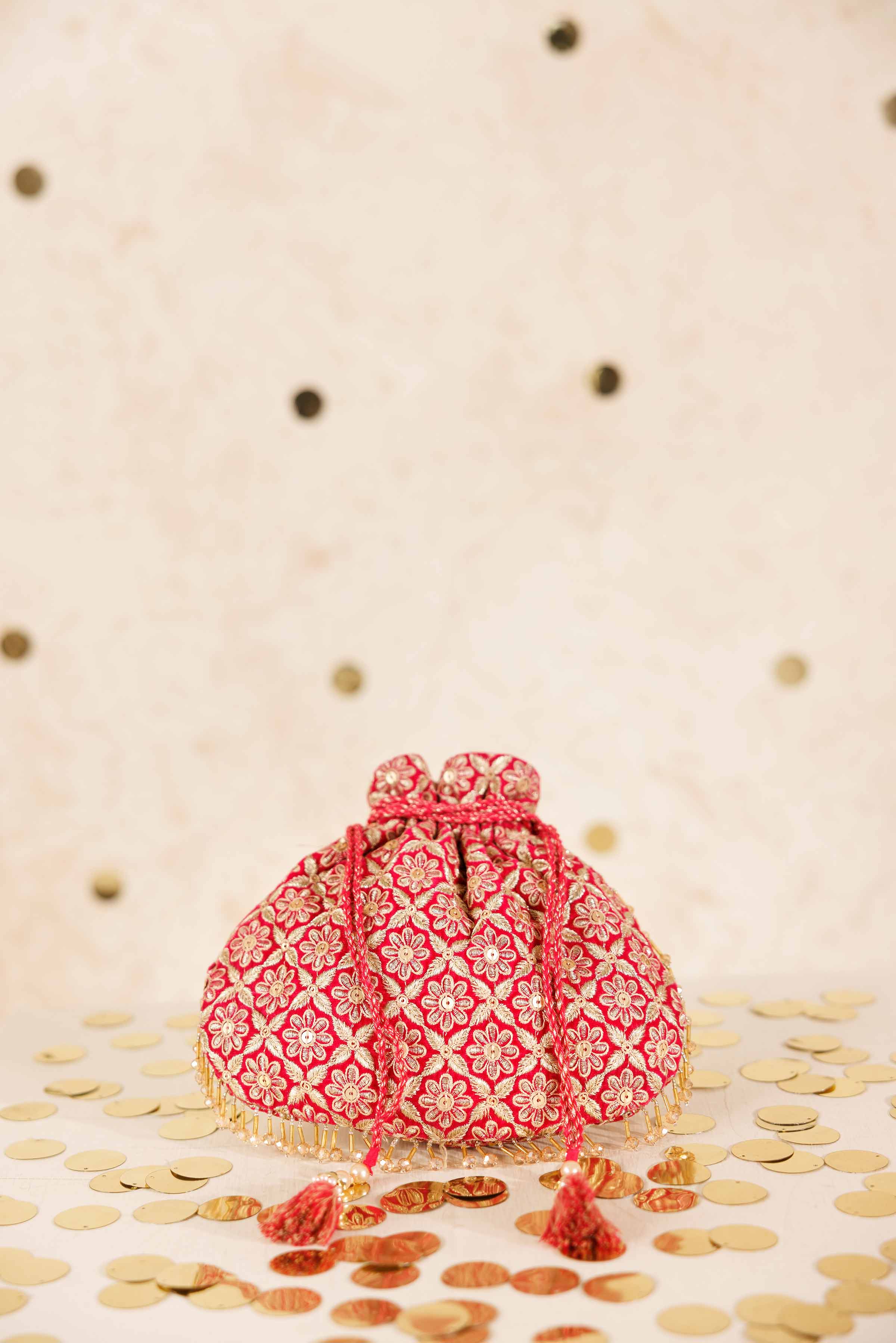 NISHATUAE - Pink Embroidered Velvet Pouch