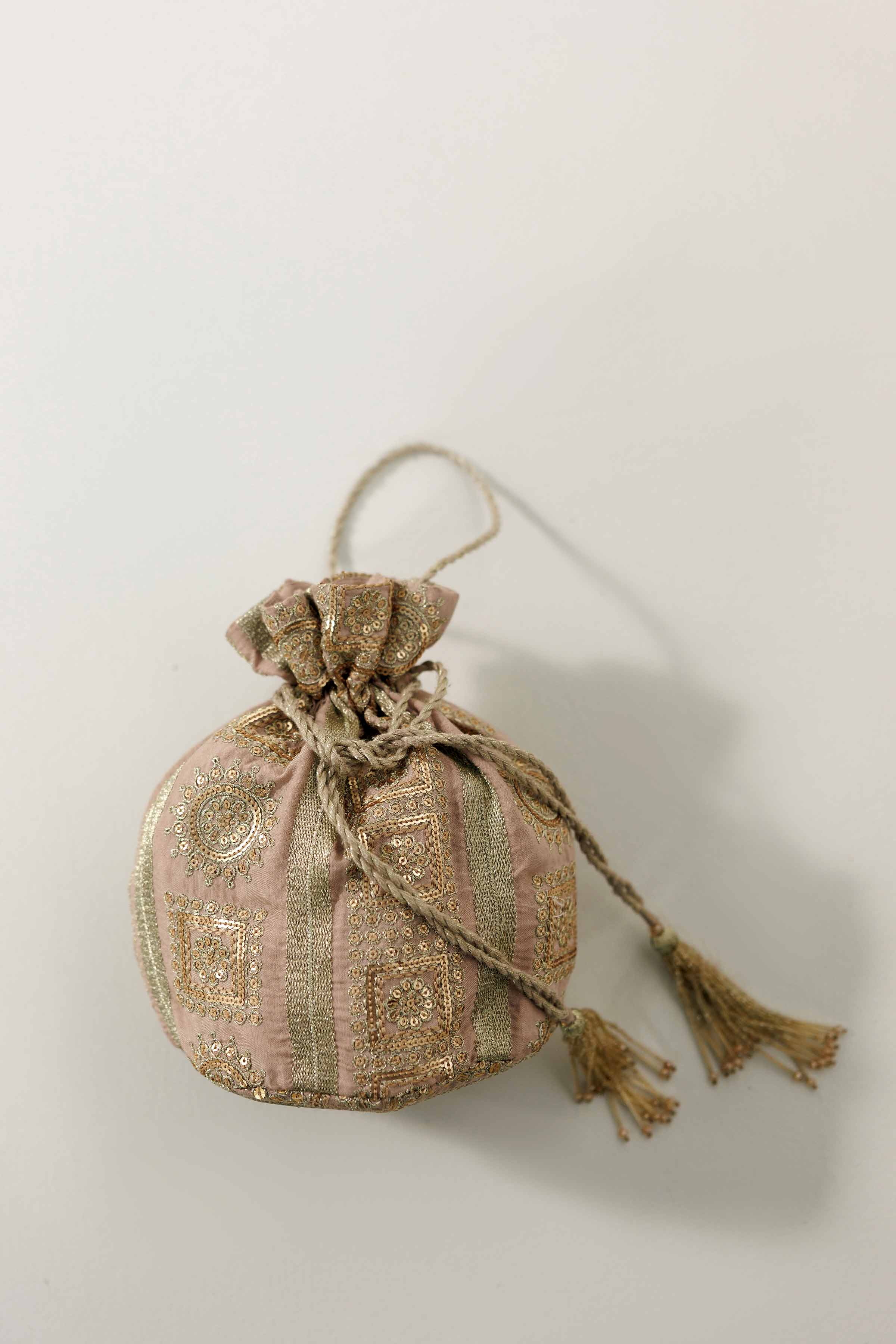 NISHATUAE - Skin Embroidered Silk Pouch
