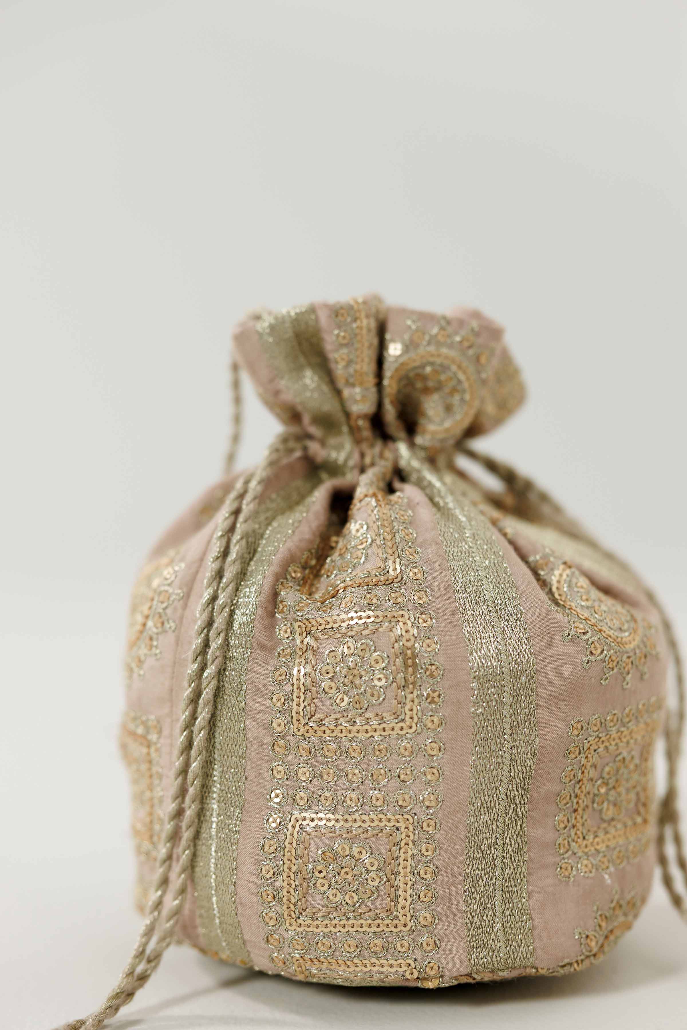 NISHATUAE - Skin Embroidered Silk Pouch