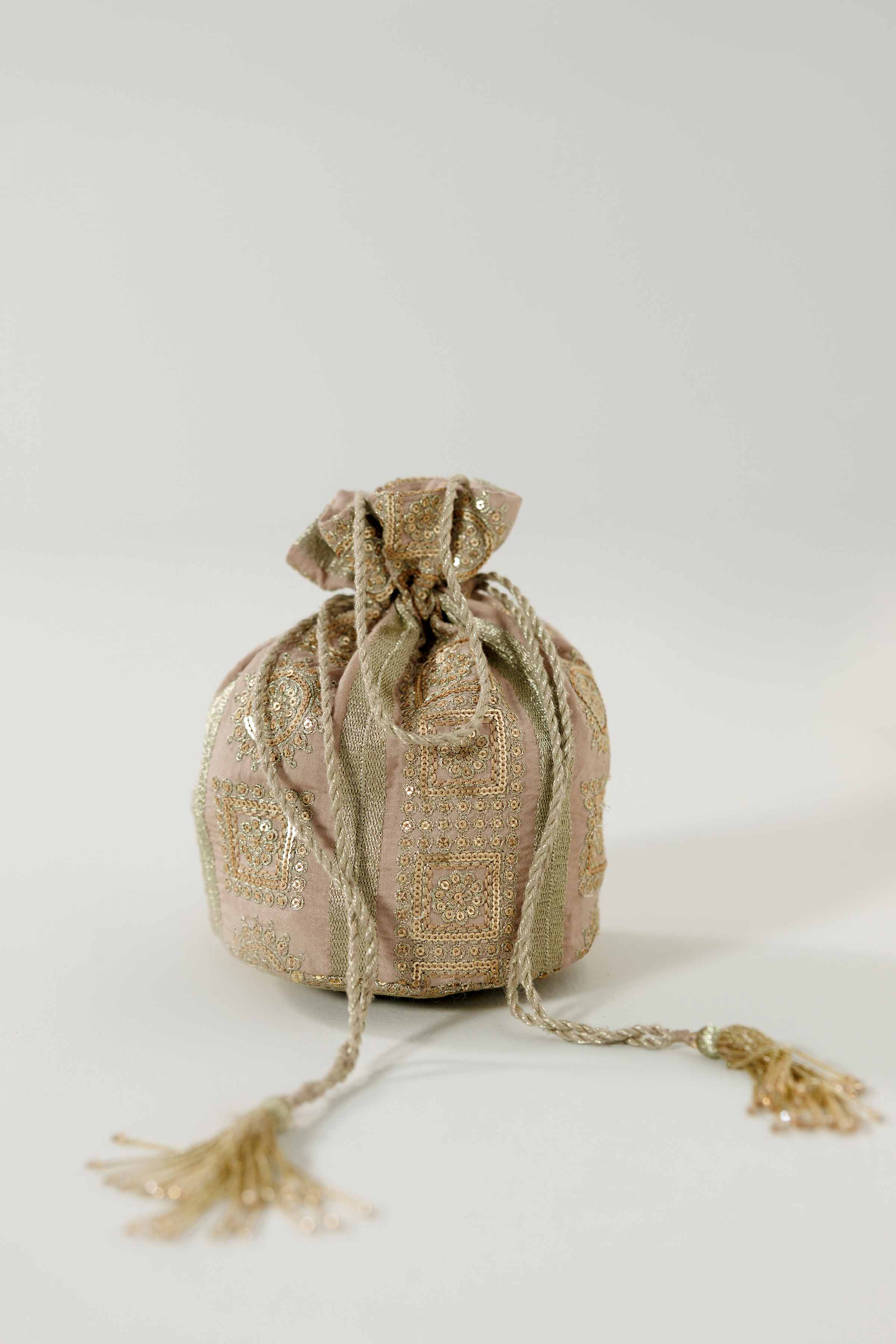 NISHATUAE - Skin Embroidered Silk Pouch