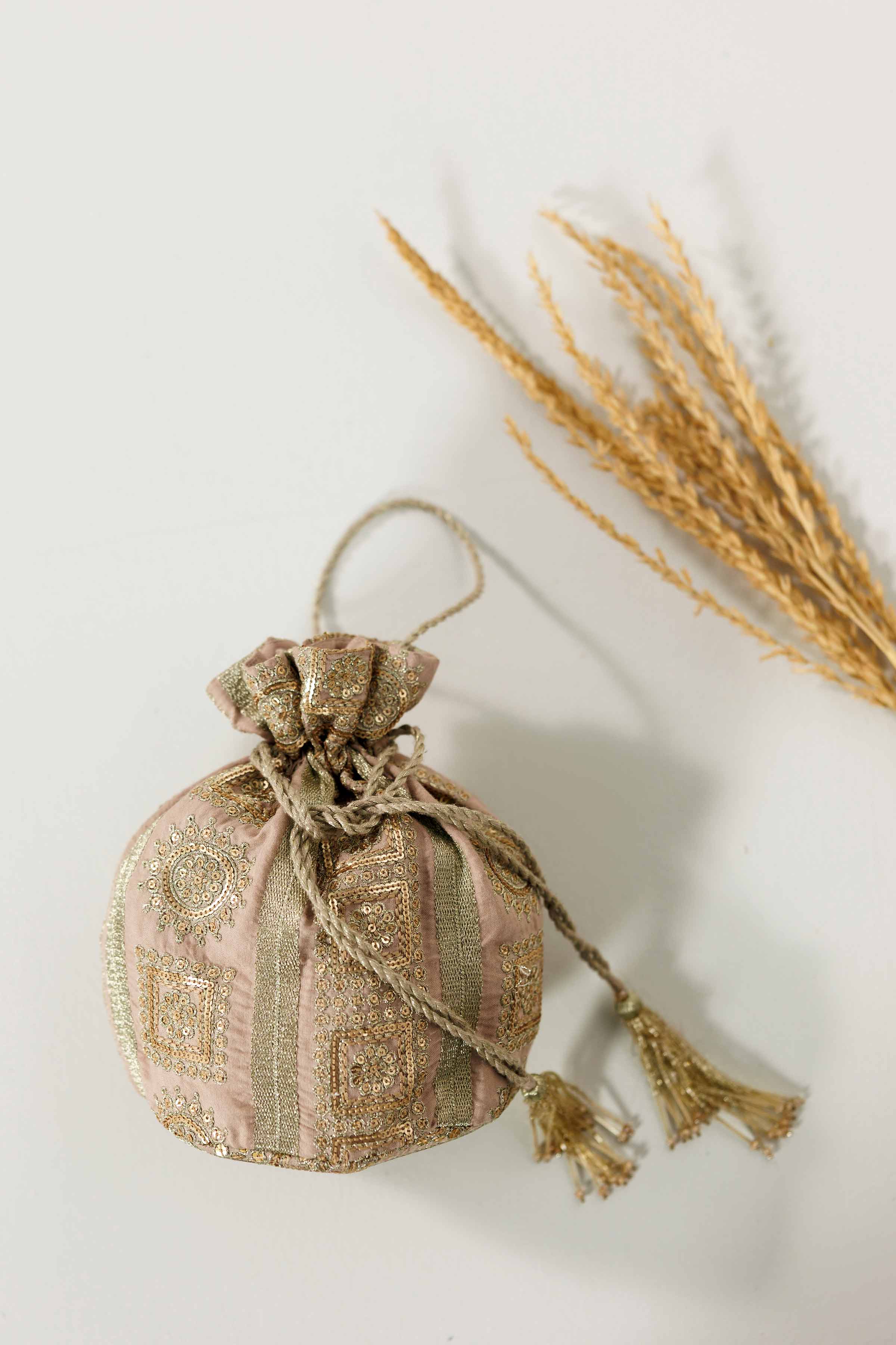 NISHATUAE - Skin Embroidered Silk Pouch