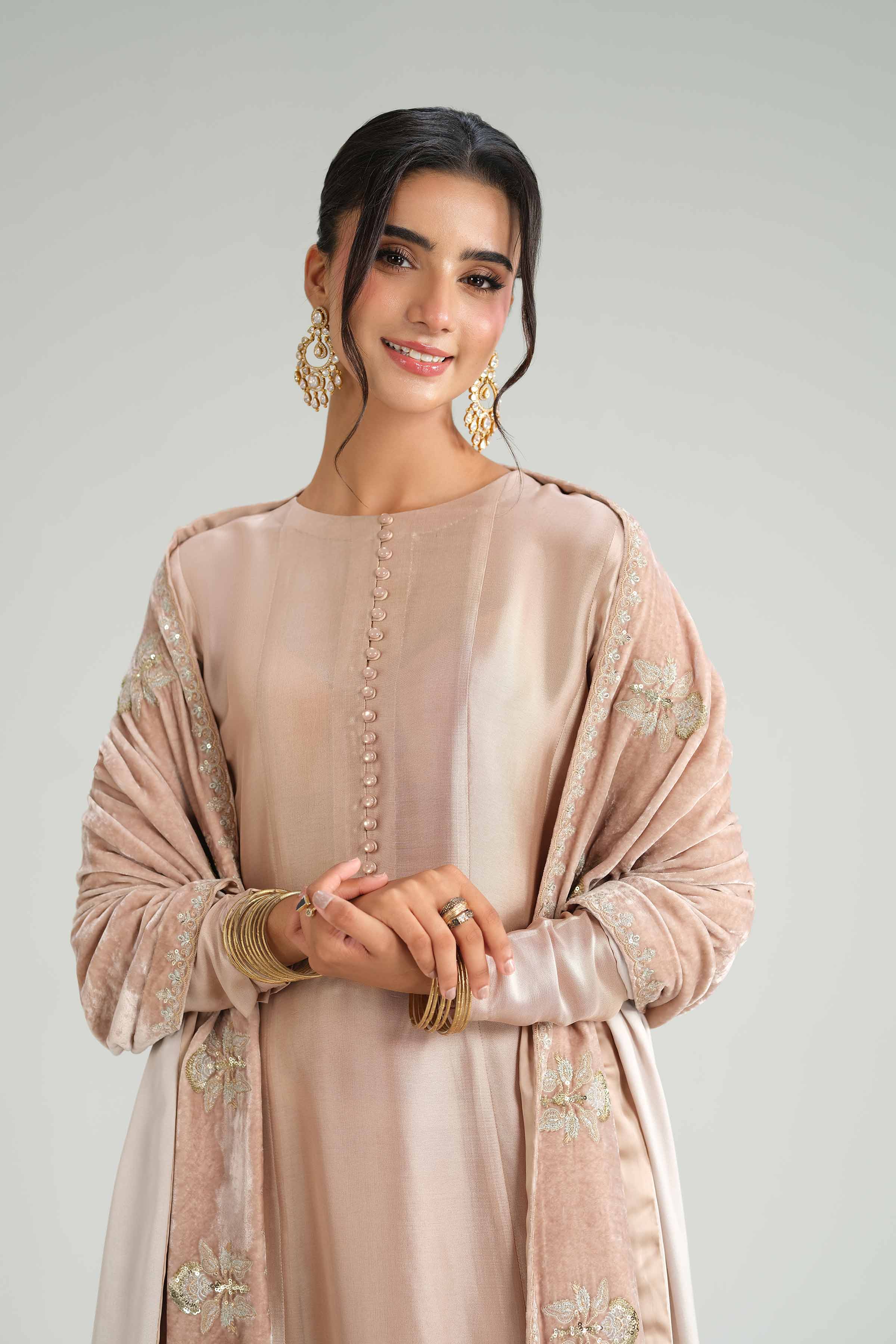 NISHATUAE - Beige Embroidered Velvet shawl