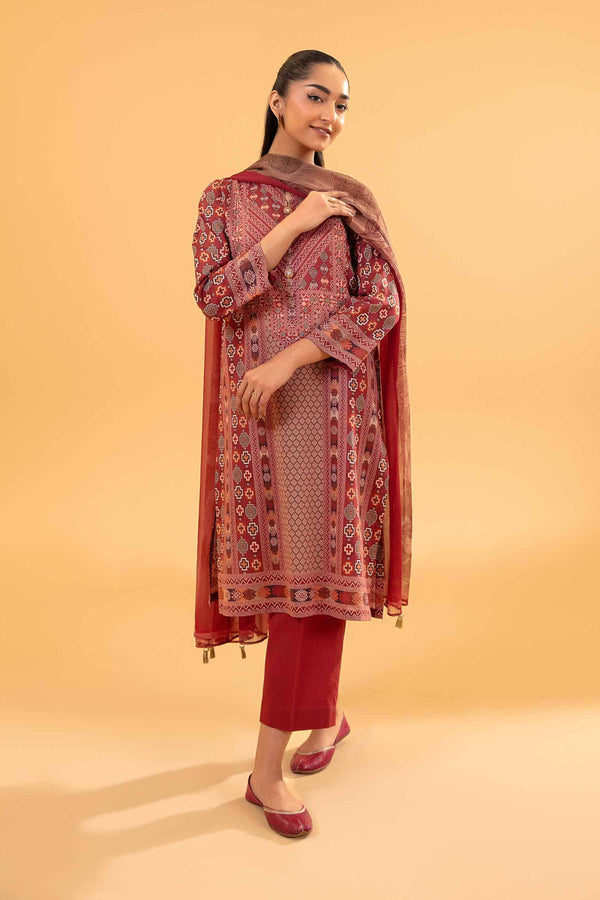 Pakistani traditional dress for ladies in UAE
