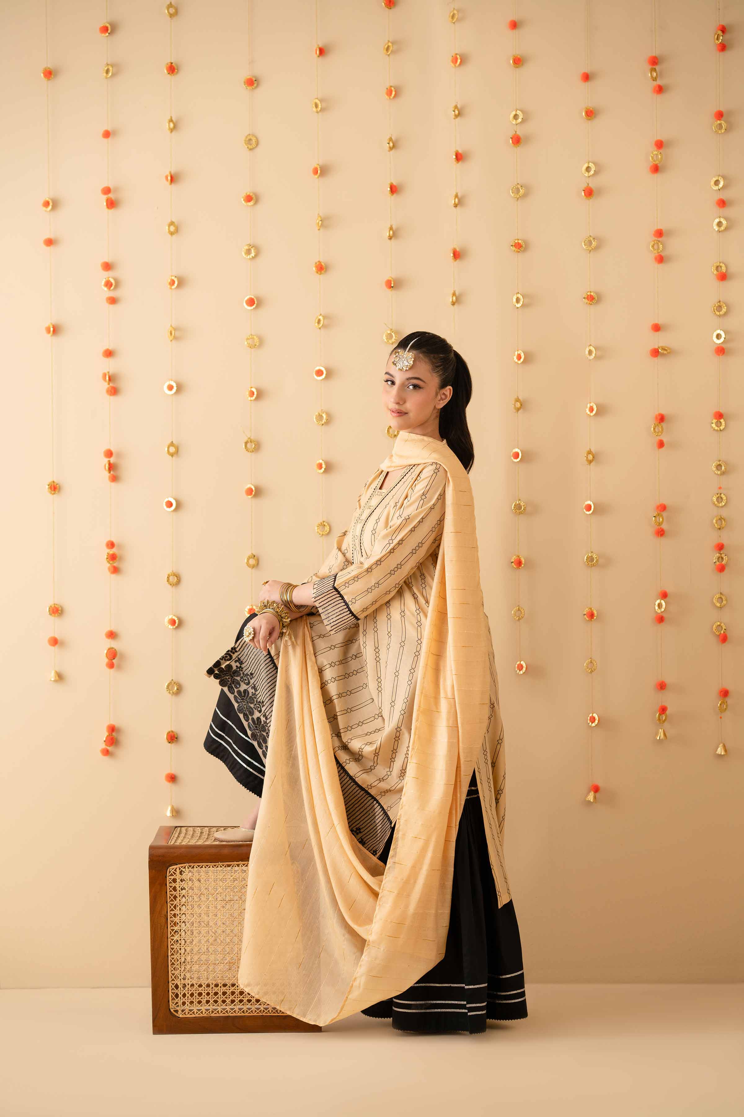 2 Piece - Embroidered Suit - PE25-231