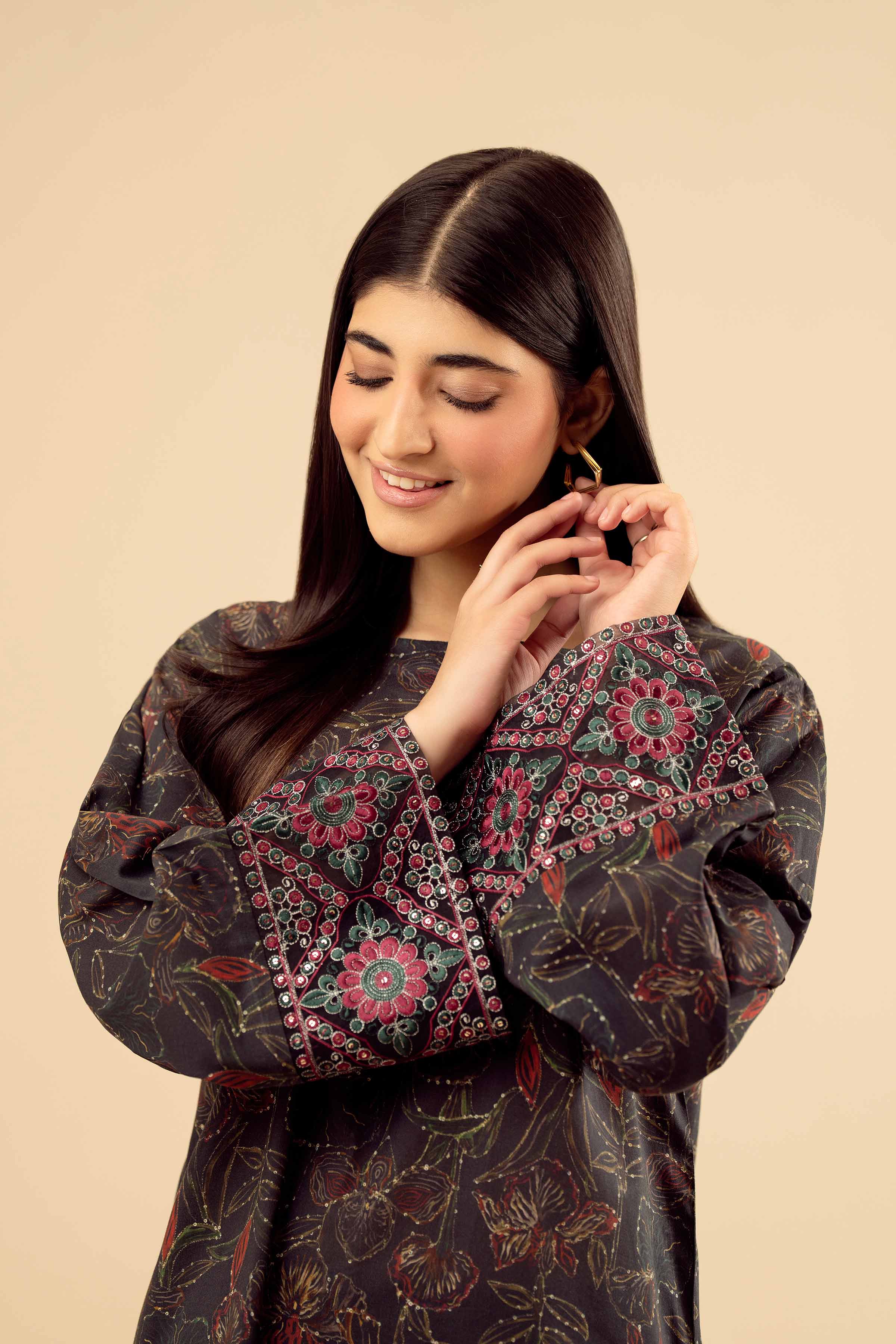 NISHATUAE - Black Embroidered Cambric 2-piece Ready to wear Dress