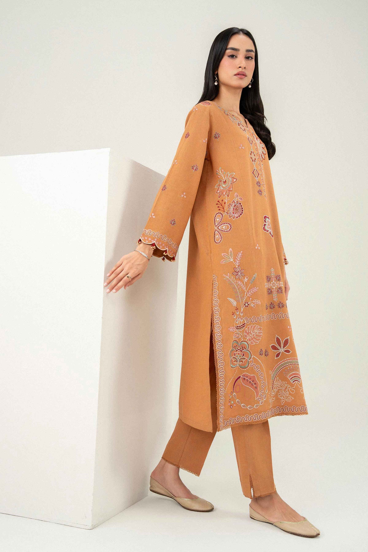 Yellow 2-Piece Embroidered Suit in Linen ready-to-wear