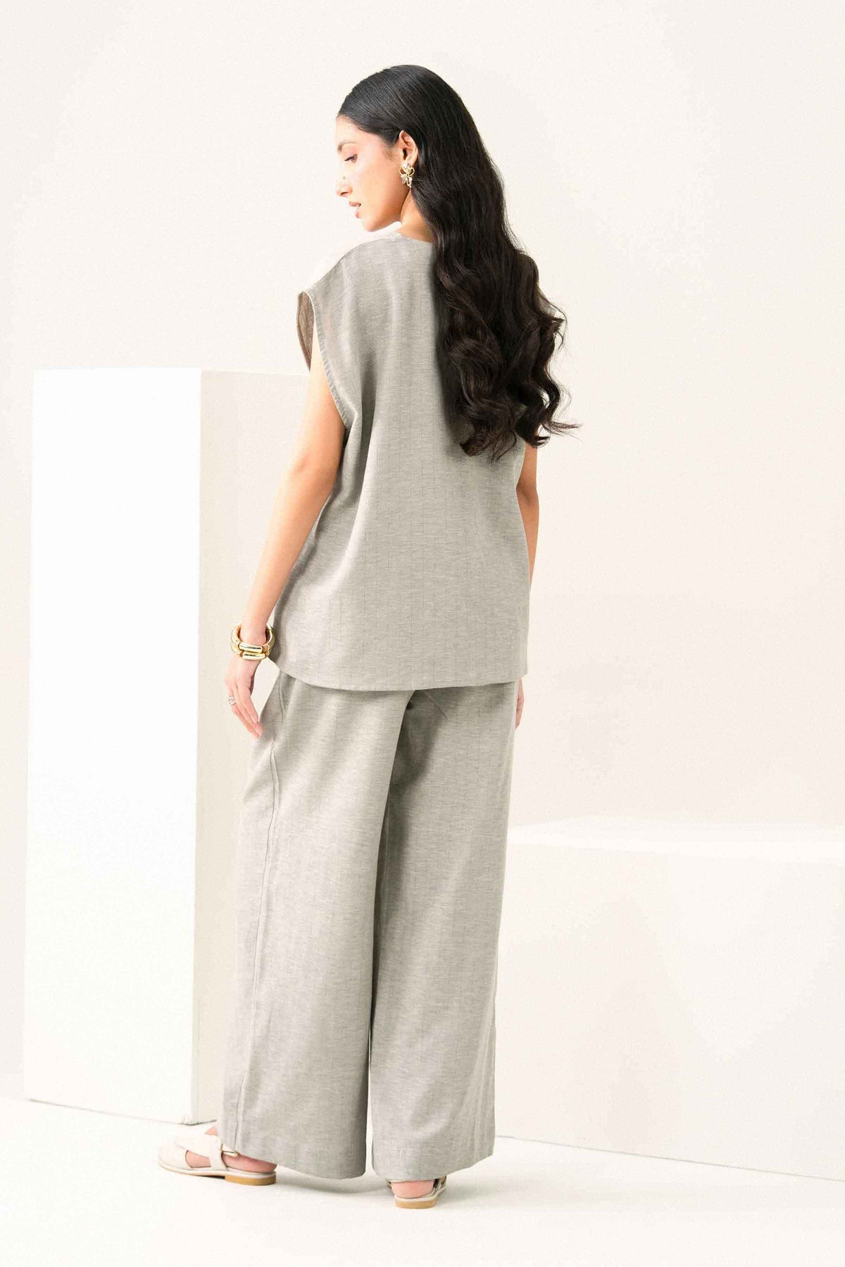 Grey 2-Piece Solid Suit in Yarn Dyed ready-to-wear