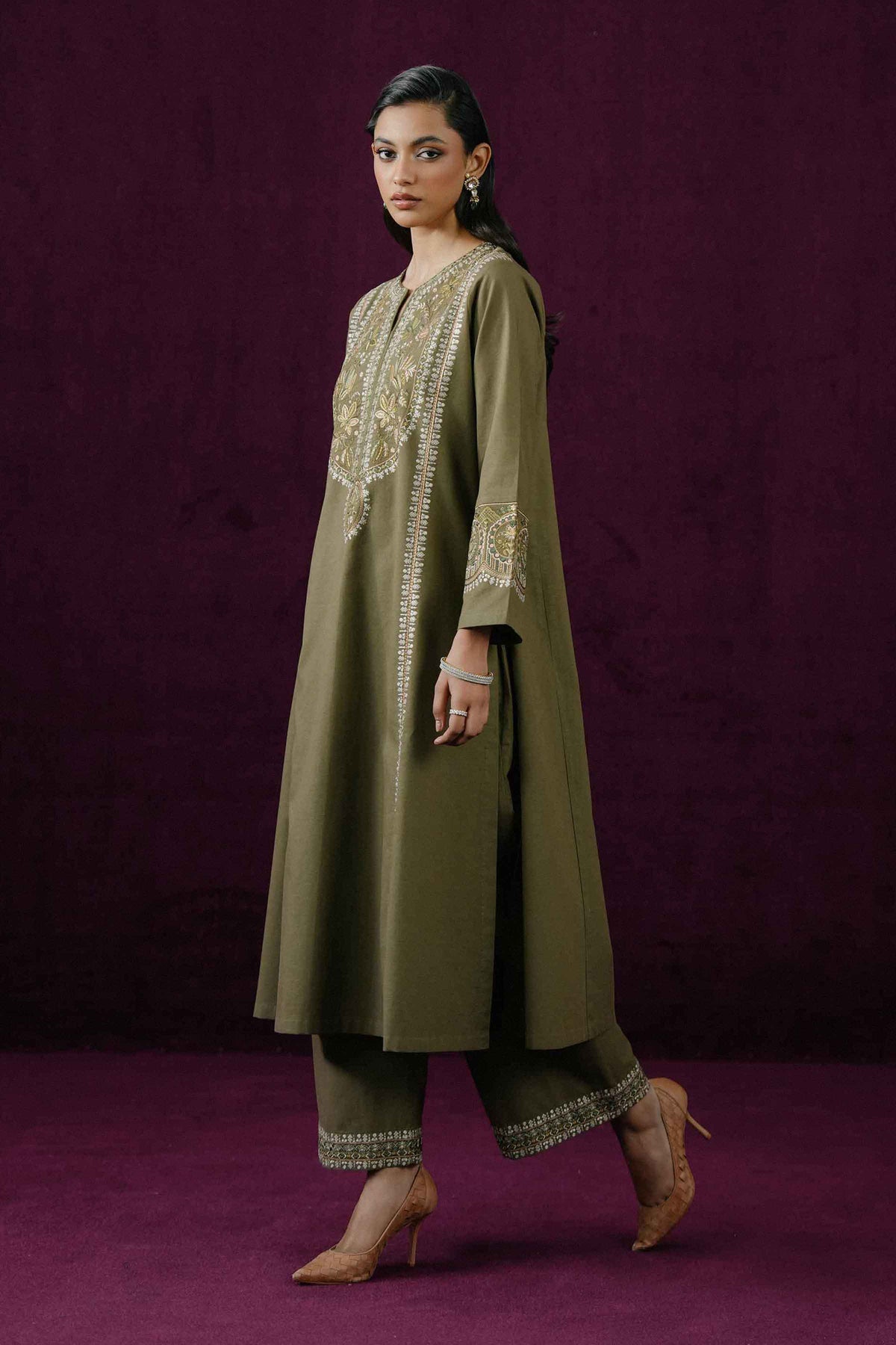 2 PIECE - EMBROIDERED SUIT - ST2PE-BOUT26WV2-22 for Women - Boutique Collection | Nishat UAE | Shop Online 