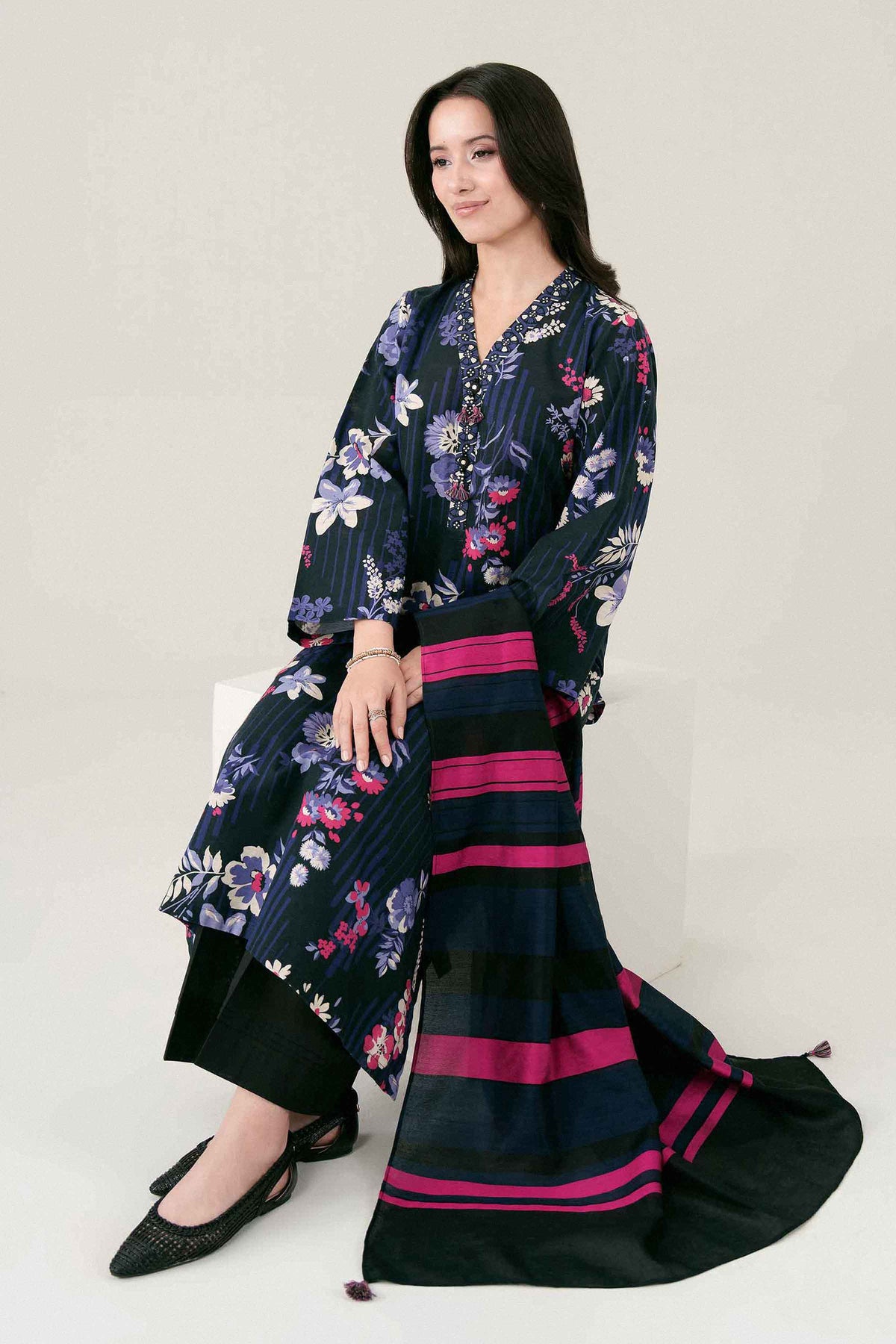 Black 2-Piece Printed Suit in Karandi ready-to-wear