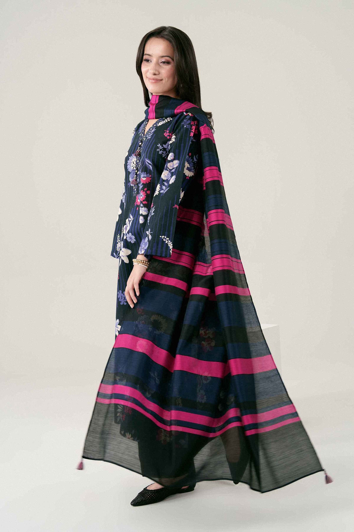 Black 2-Piece Printed Suit in Karandi ready-to-wear