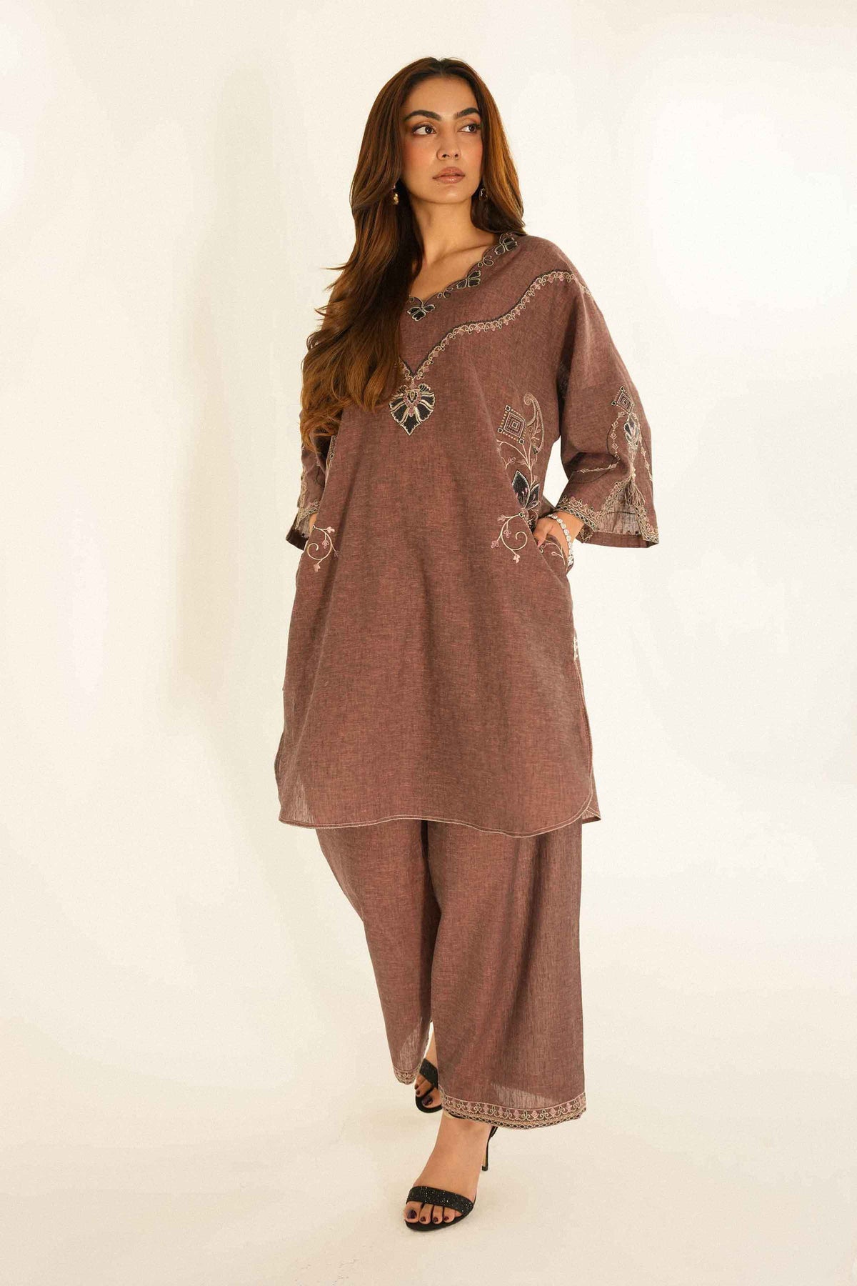 Purple 2-Piece Embroidered Suit in Linen ready-to-wear