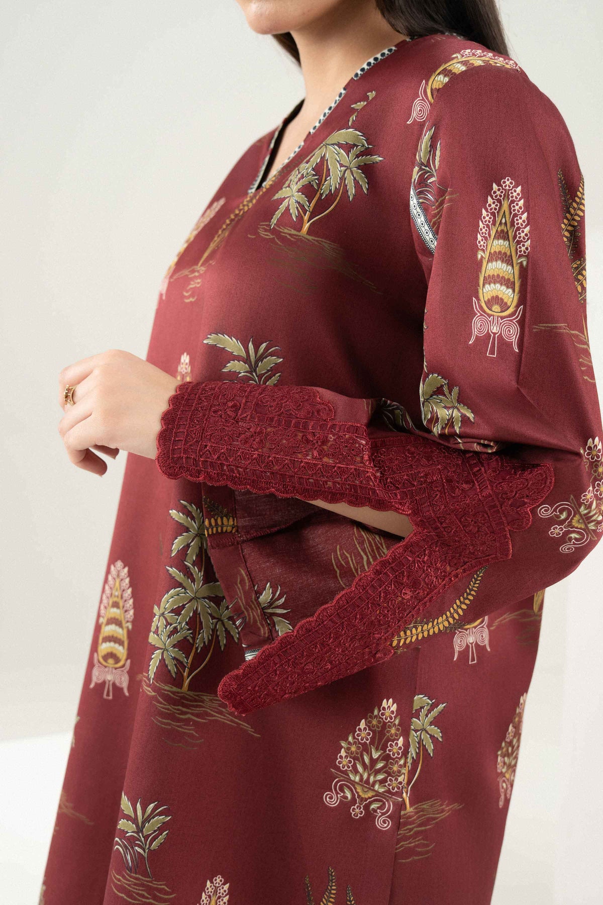 2-Piece Embroidered Suit in Satin ready-to-wear