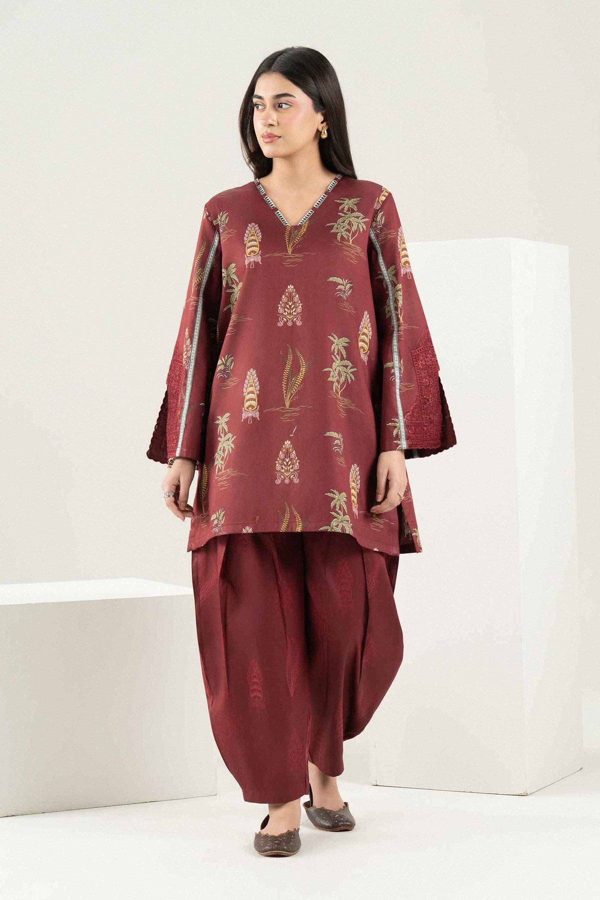 2-Piece Embroidered Suit in Satin ready-to-wear
