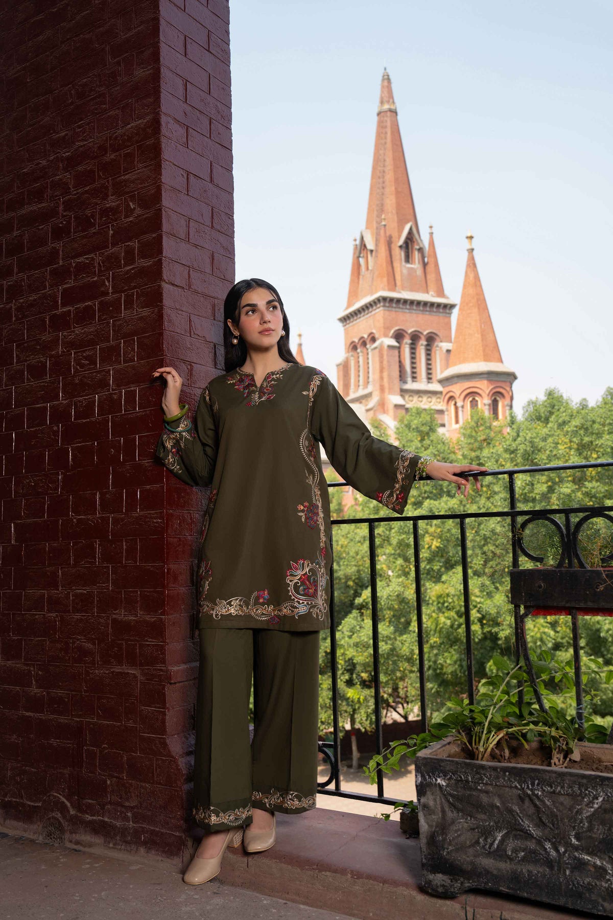 Green 2-Piece Embroidered Suit in PV ready-to-wear