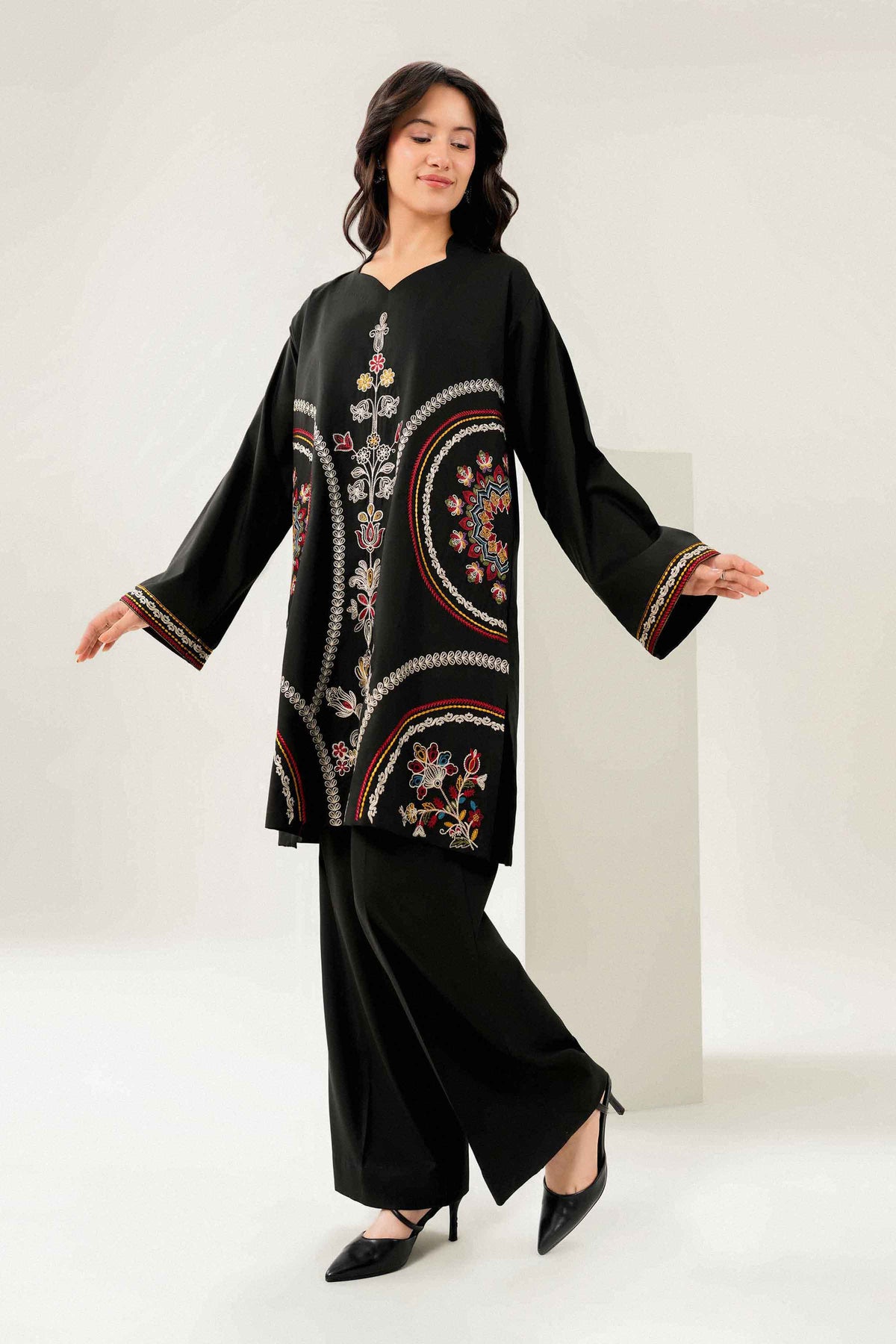 Black 2-Piece Embroidered Suit in PV ready-to-wear
