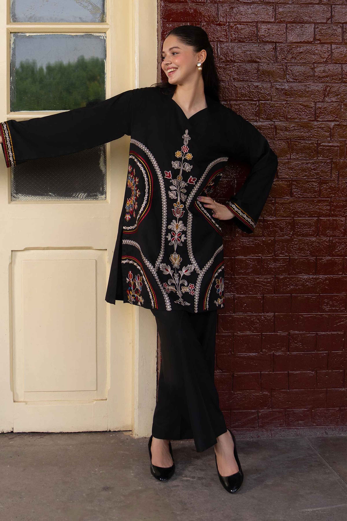 Black 2-Piece Embroidered Suit in PV ready-to-wear