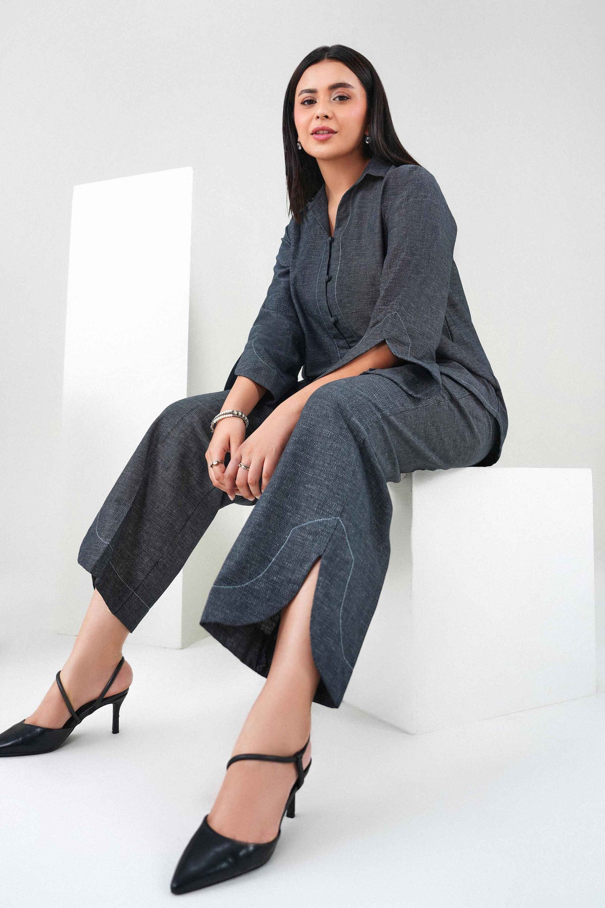 Black 2-Piece Solid Suit in Jacquard ready-to-wear