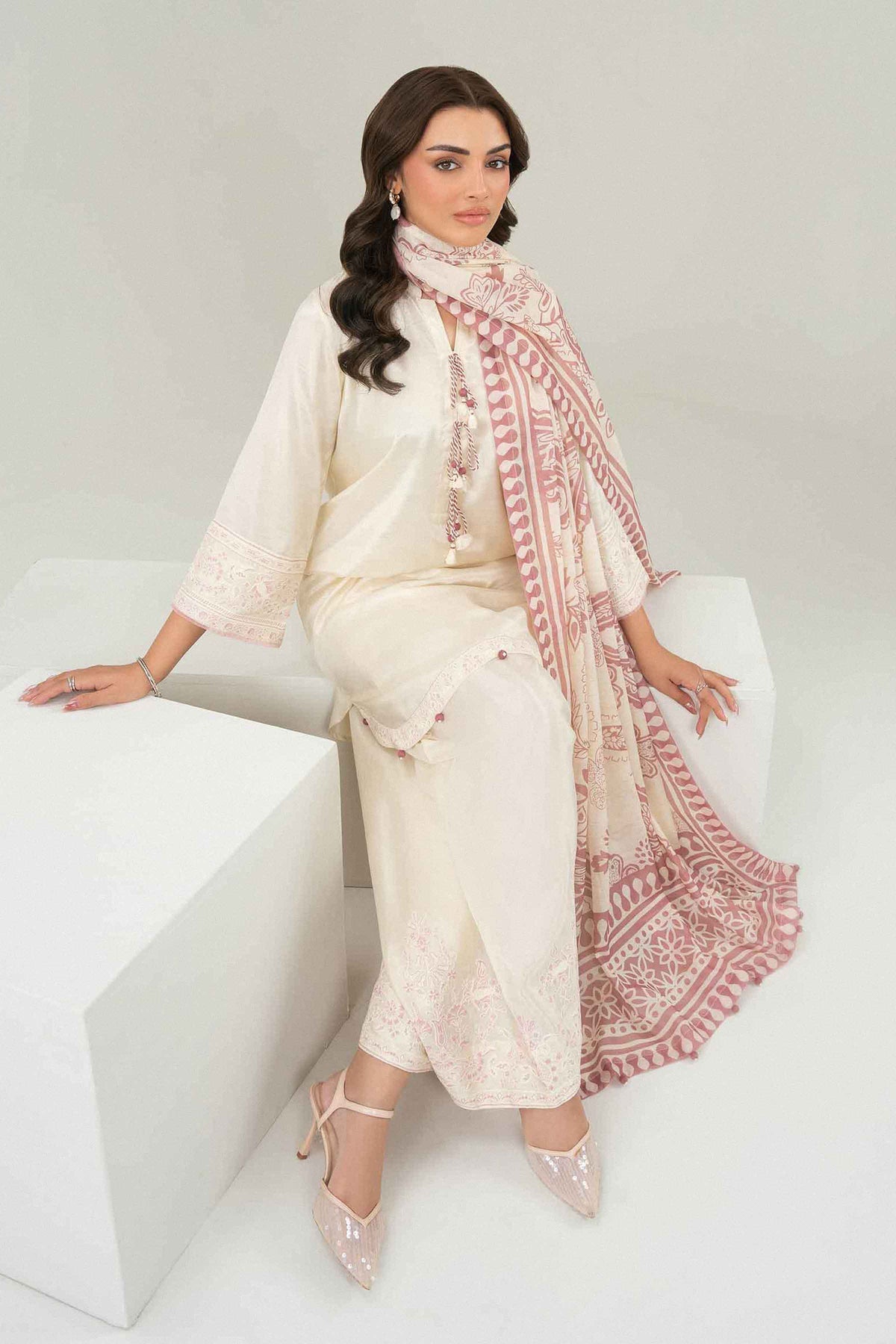 Off White 3-Piece Printed Embroidered Suit in Silk ready-to-wear