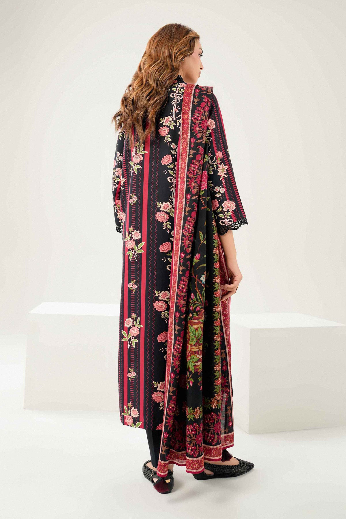 Black 3-Piece Printed Embroidered Suit in Linen ready-to-wear