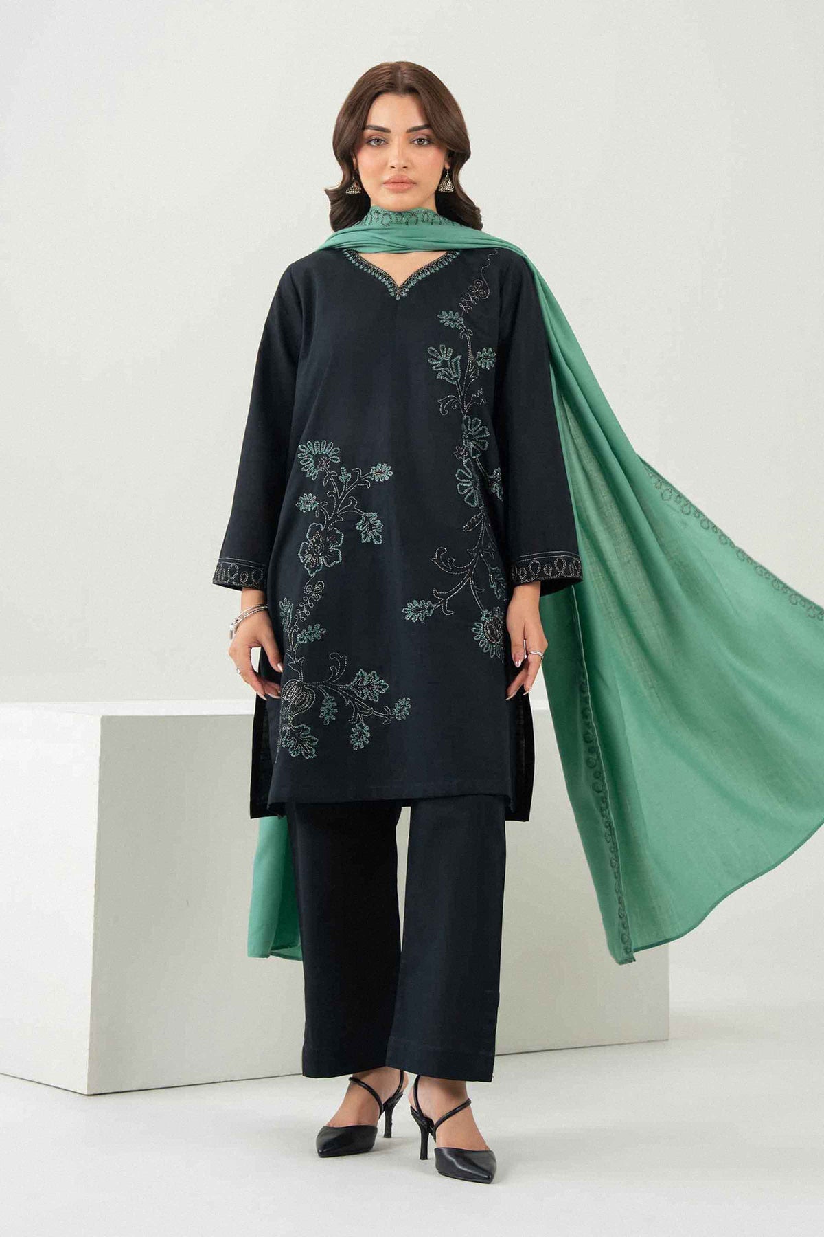 3 Piece - Embroidered Suit - ST3PE-PRET26WV3-17-for Women -  Pret Collection | Nishat UAE | Shop Online 