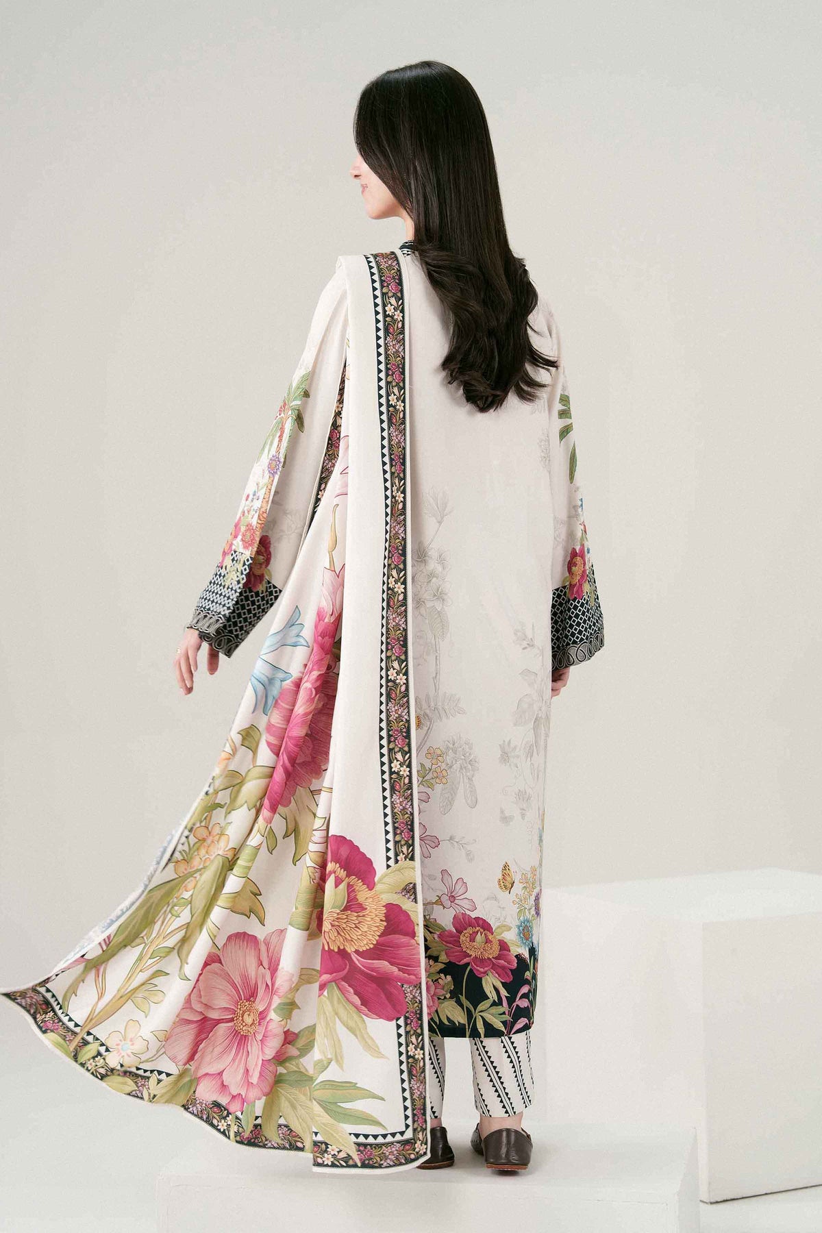 Off White 3-Piece Printed Embroidered Suit in Linen ready-to-wear